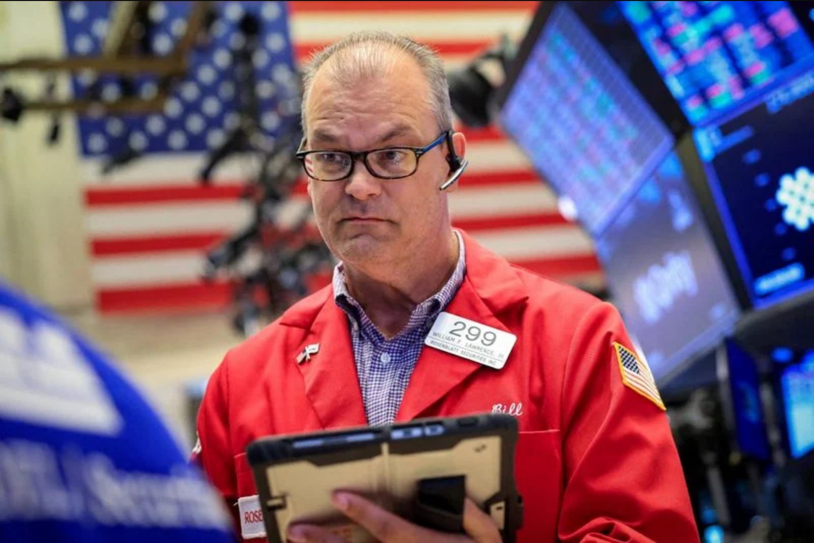 Tech Stocks Stabilize, Futures Tick Up as Investors Digest Recent AI-Fueled Volatility