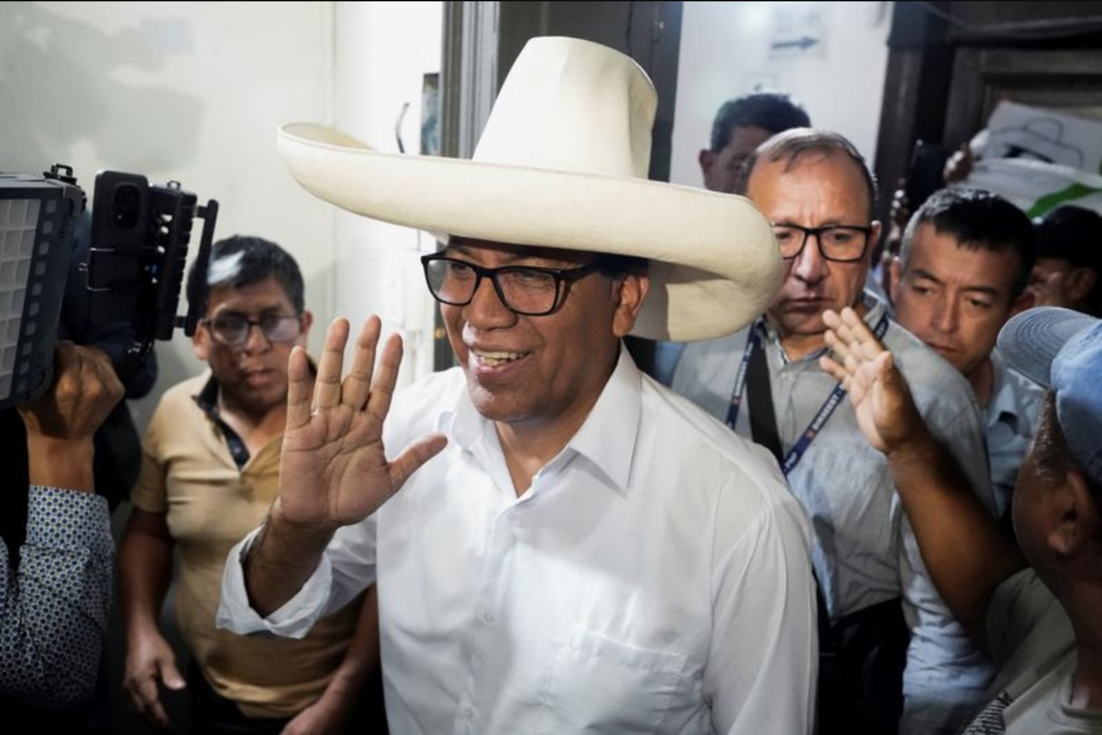 Leftist Surge Puts Peru on Edge as Runoff Race Hangs by a Thread