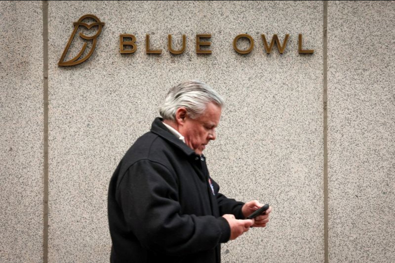 Blue Owl Realizes Significant Gain by Selling Half of Its SpaceX Stake at $1.25 Trillion Valuation