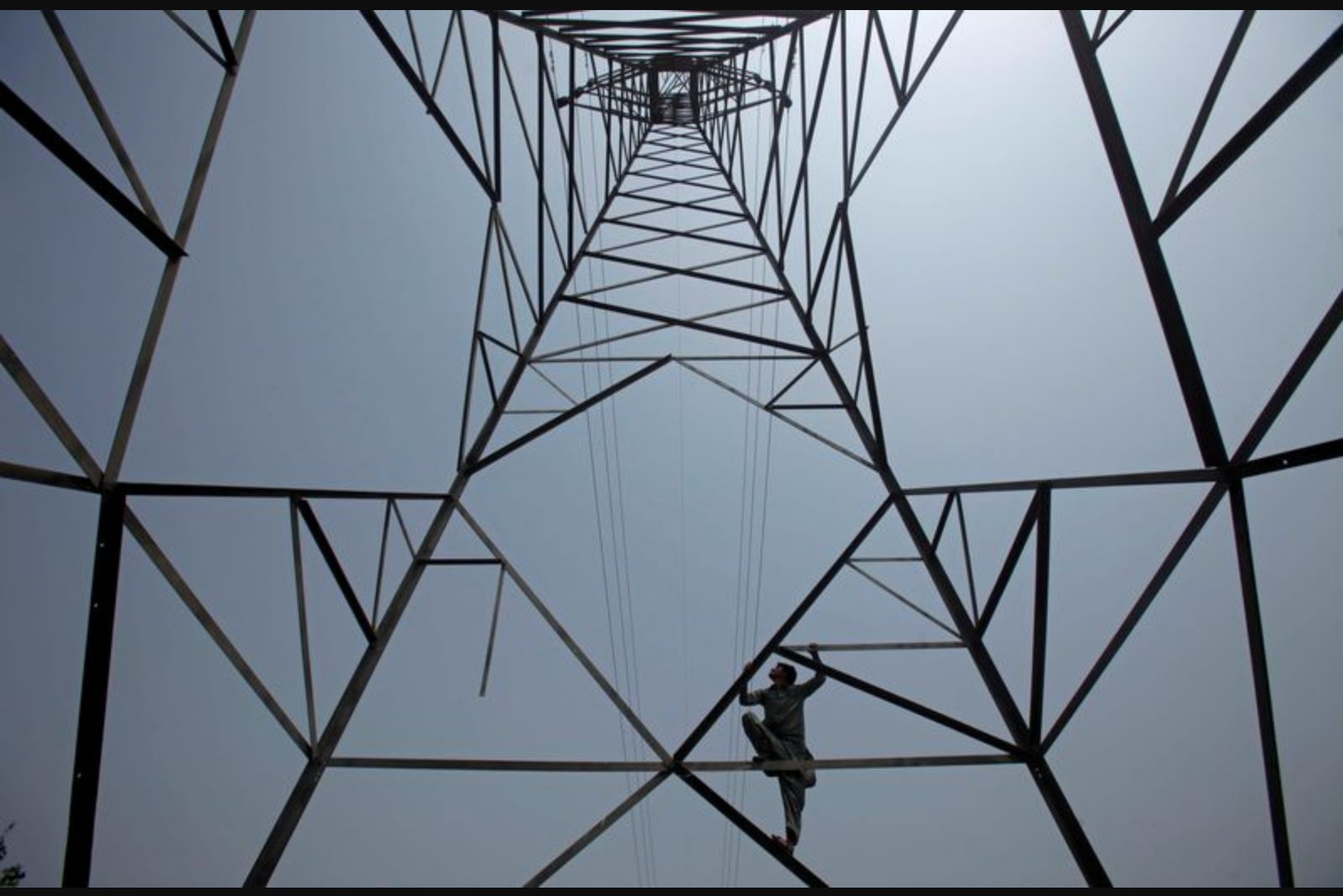 Pakistan’s Power Pricing Overhaul to Raise Consumer Bills, Ease Industrial Costs, Analysts Say