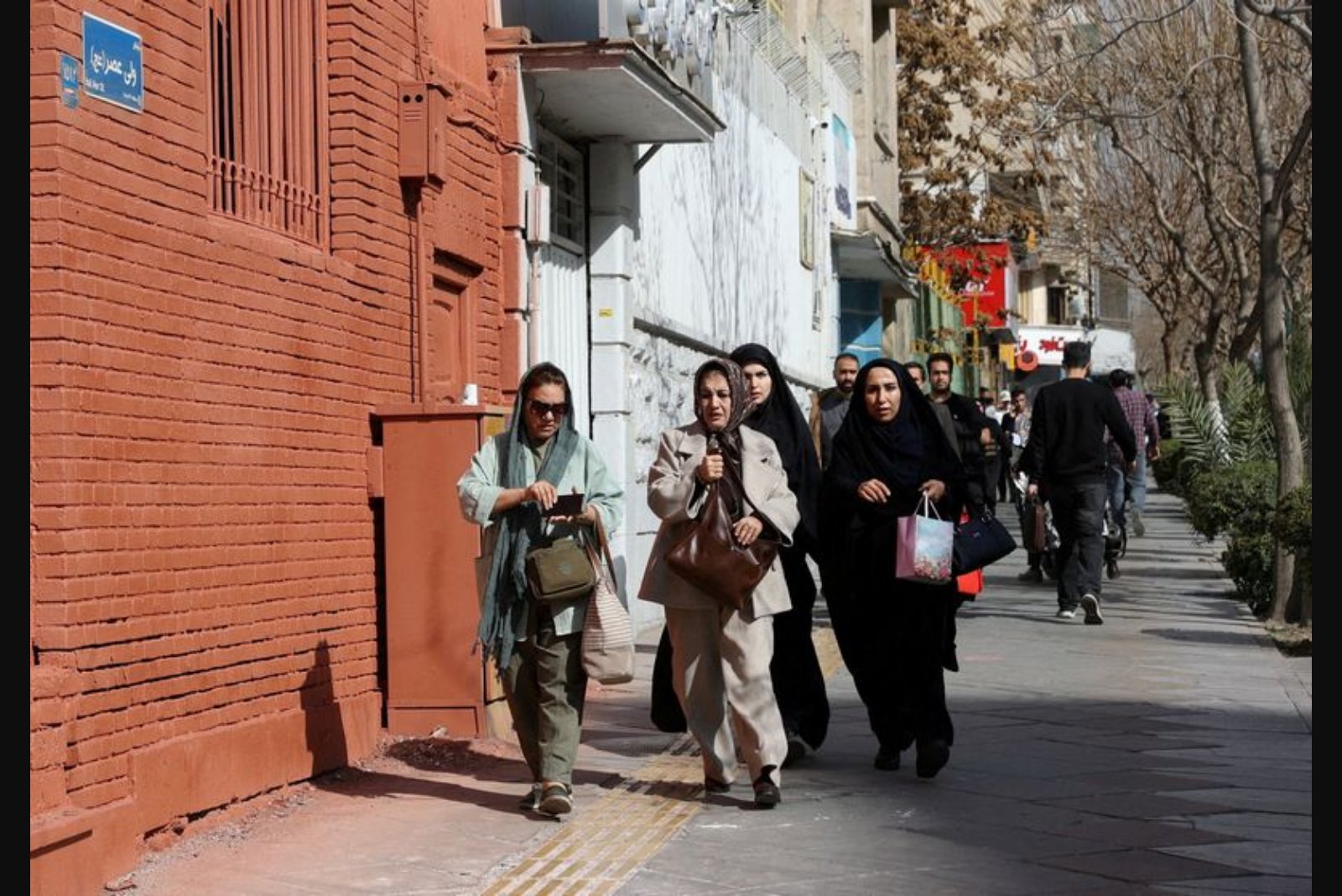 Strike by U.S. and Israel Sparks Widespread Fear and Flight Across Iran