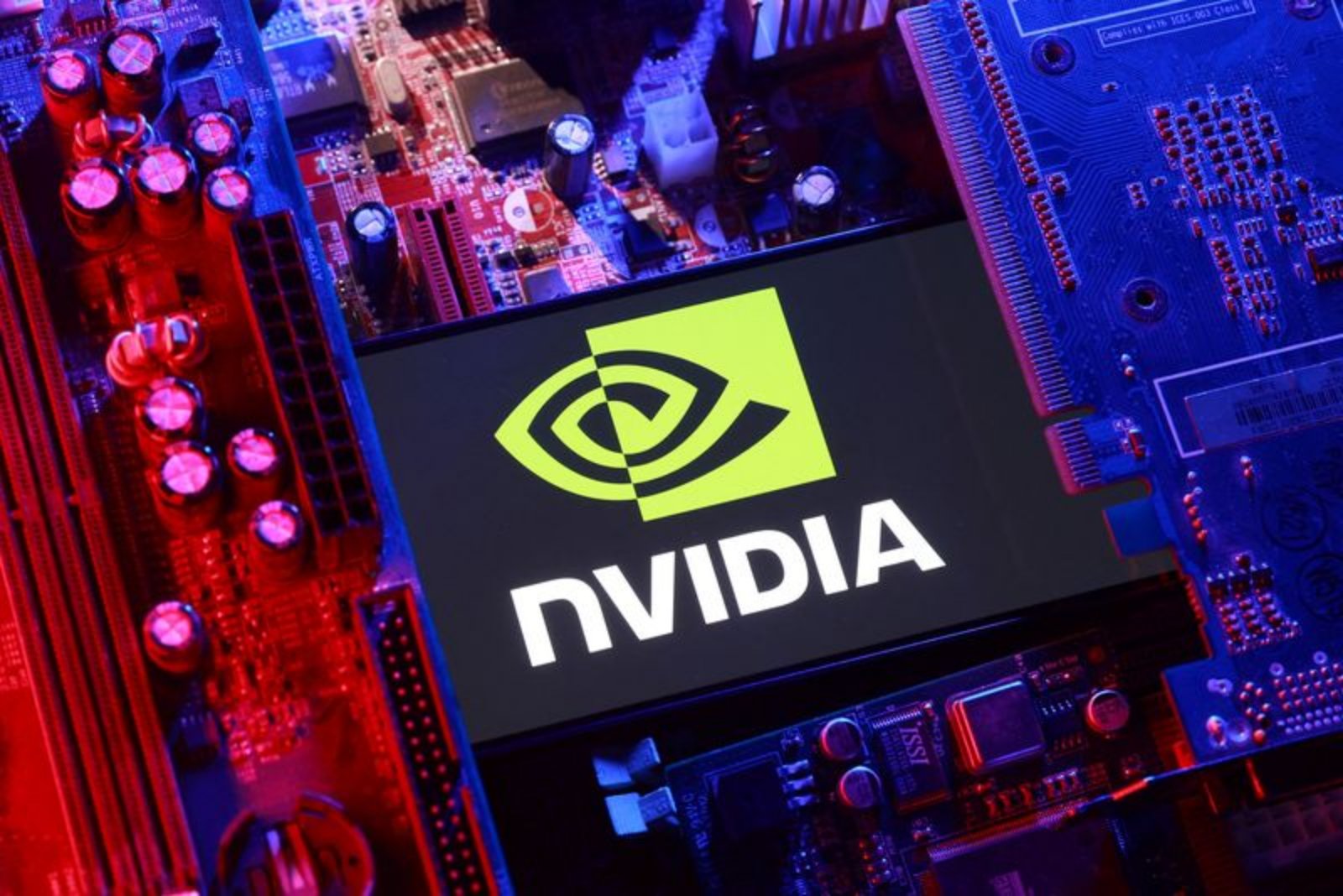 Nvidia Shares Slide After Strong Forecast Fails to Sway Investors