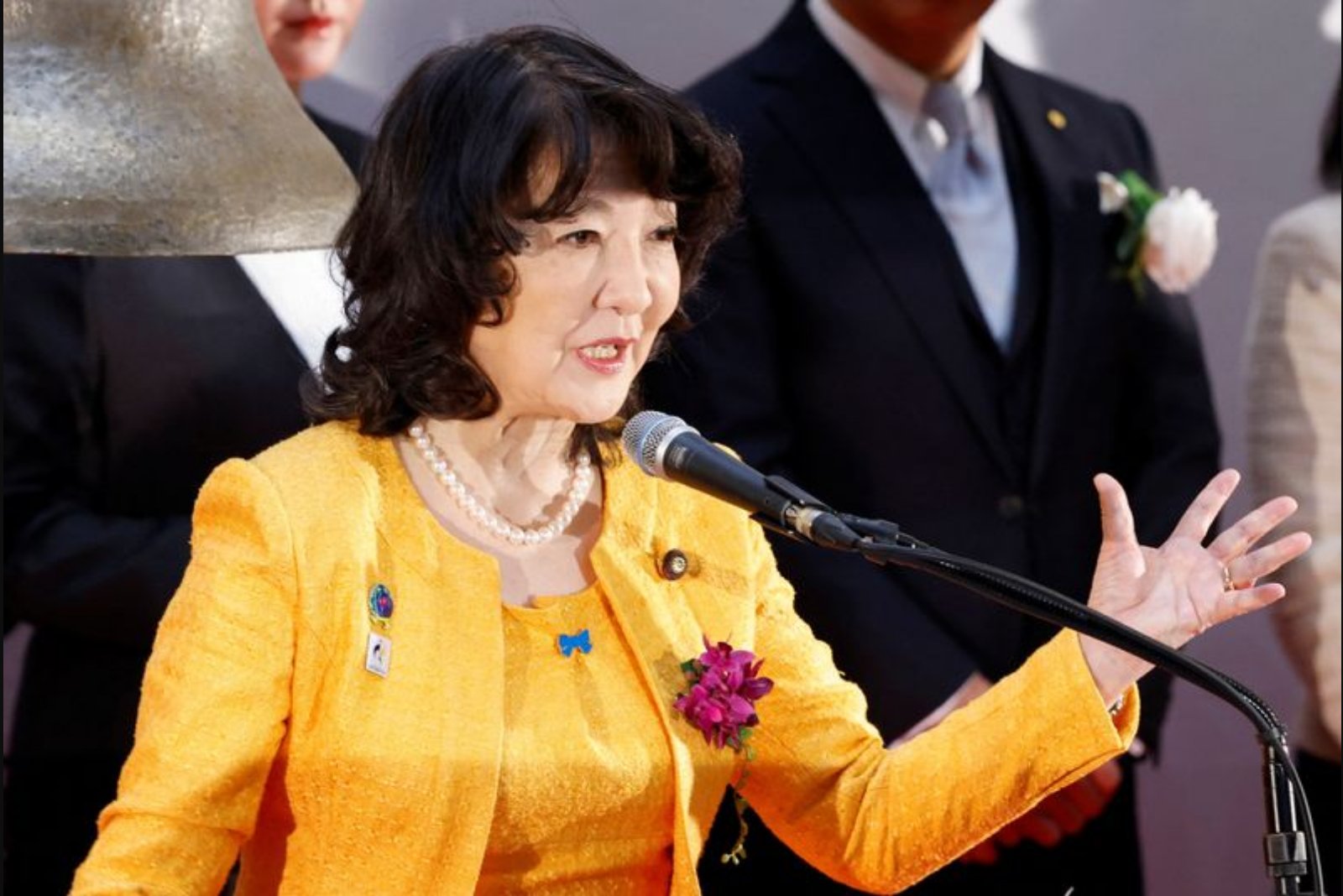 Japan's Finance Minister Backs PM on Weaker Yen, Citing Textbook Effects