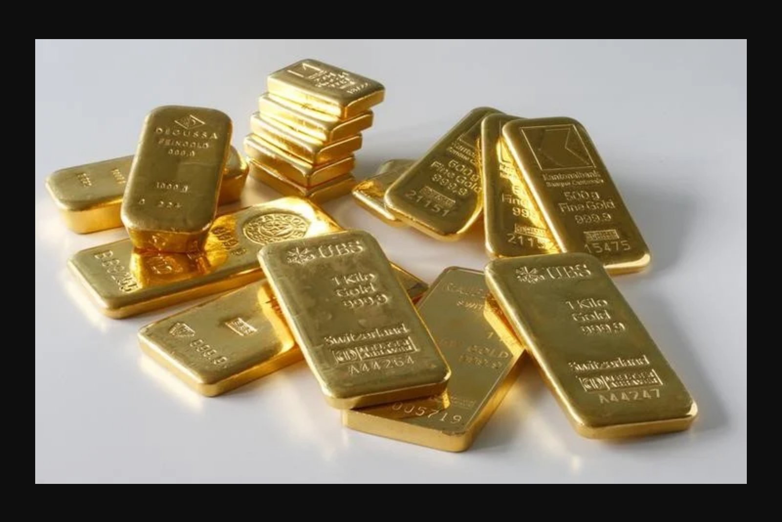 OCBC Cuts 2026 Gold and Silver Targets, Citing Higher Real Yields and Stronger Dollar