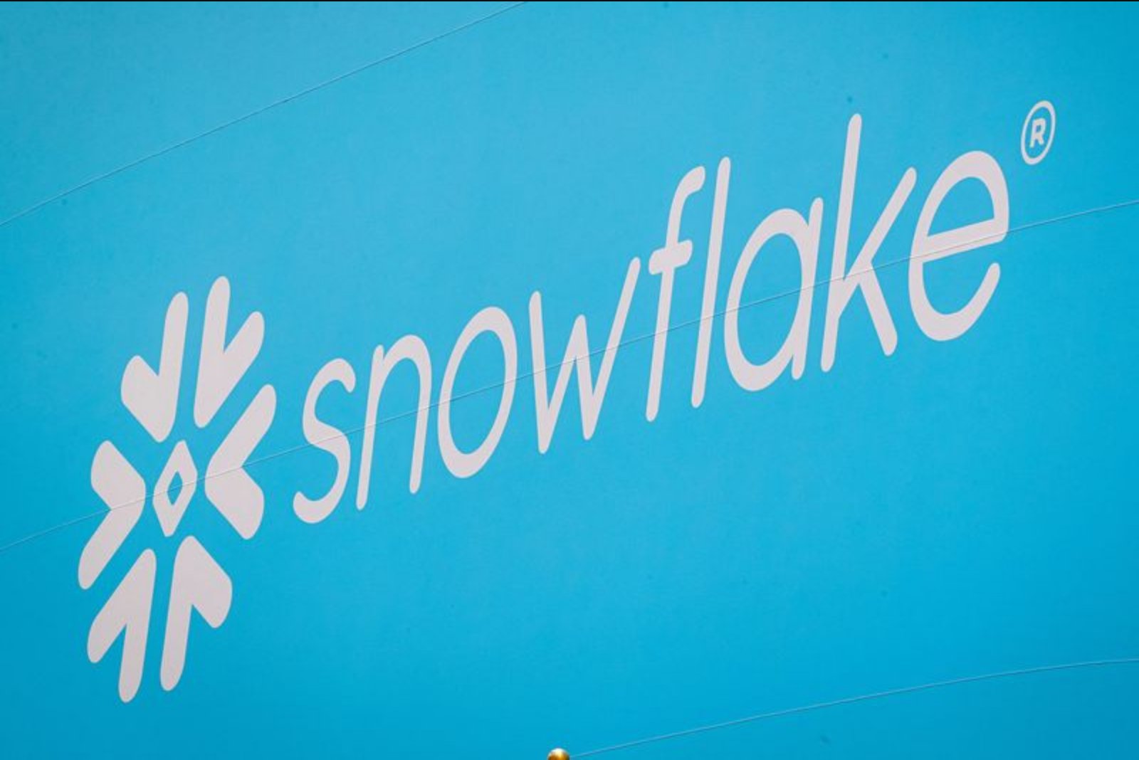 Snowflake Soars After AI Deal with AWS and Upgraded Revenue Outlook