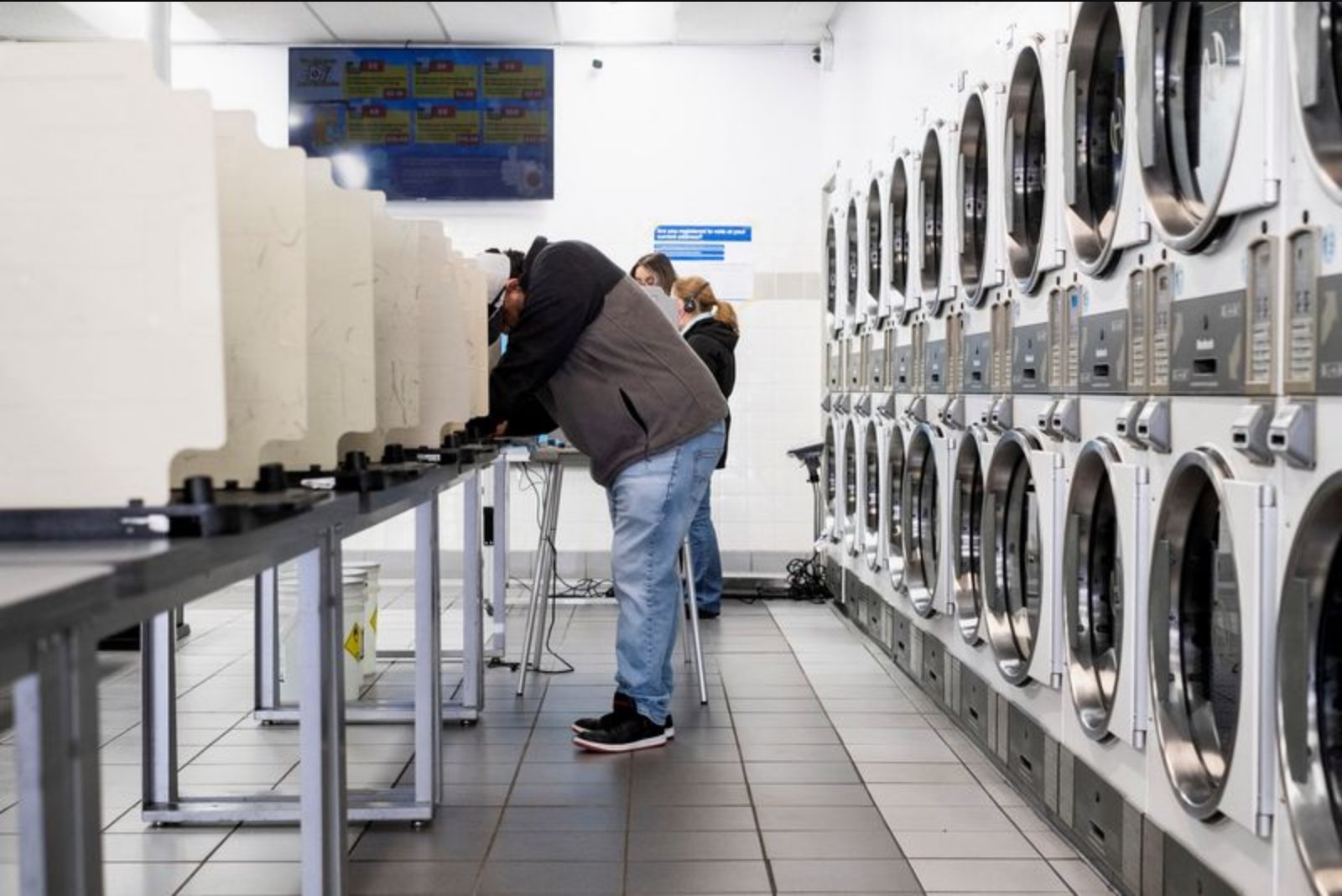 Immigration Backlash Shapes Illinois Democratic Senate Primary