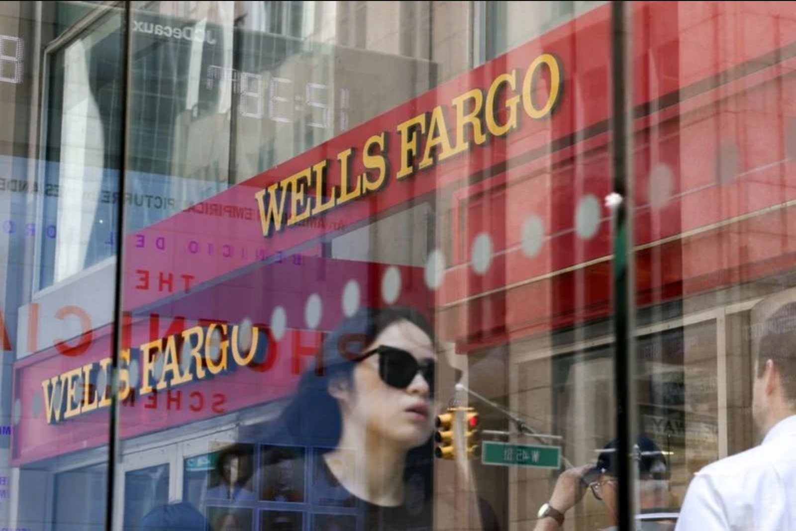 Wells Fargo CFO Says Interest Income Will 'Step Up' in Second Quarter