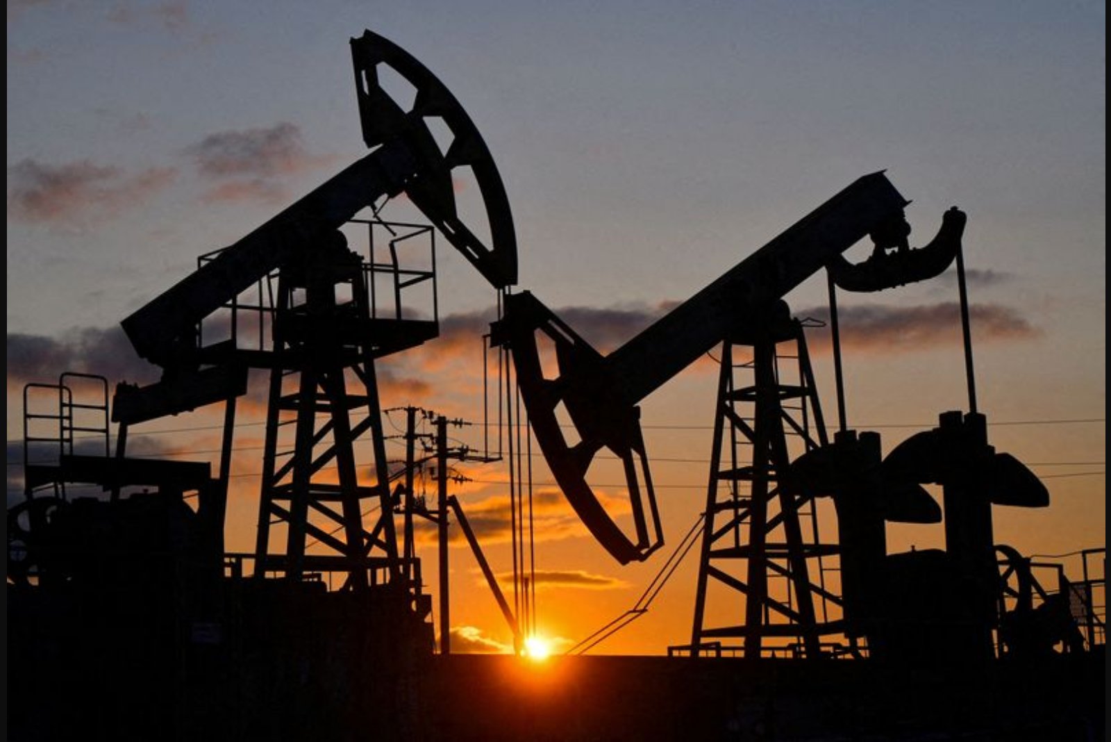 U.S. Extends Short-Term Waiver Allowing Purchases of Russian Oil at Sea Amid Global Energy Strain