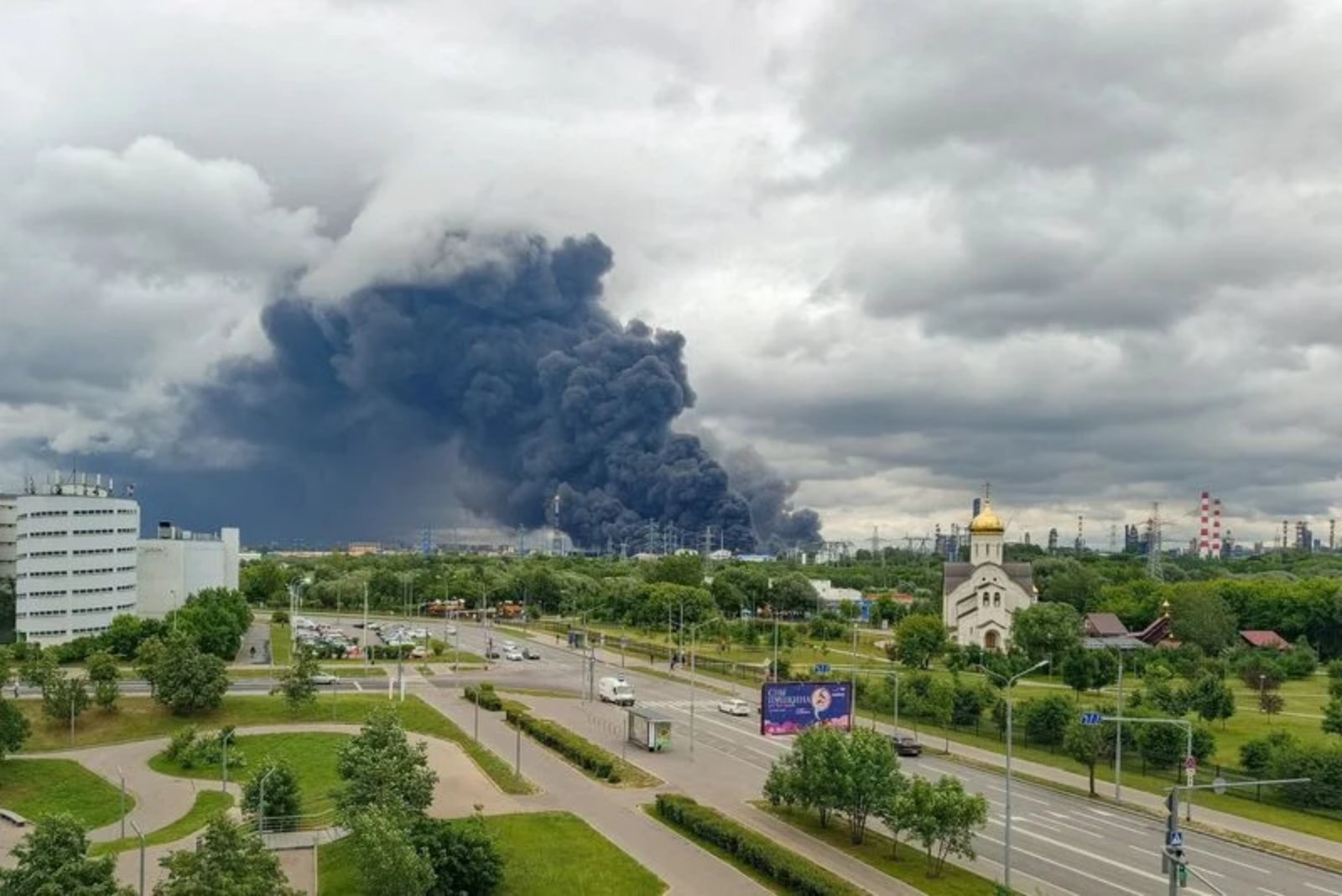 Massive Blasts Rock Moscow Refinery as Ukrainian Drones Strike Inside City Limits