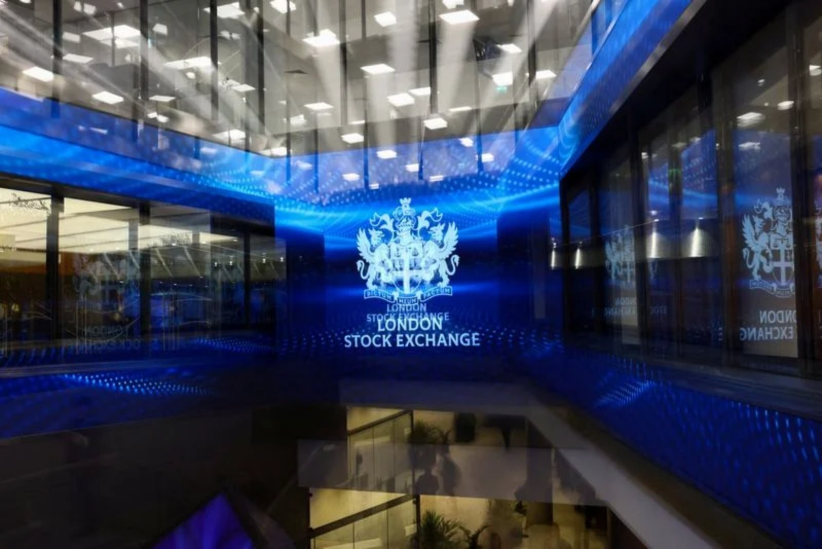 UK Stocks Rise Over 1% as Hopes of Iran Peace Deal Boost Markets