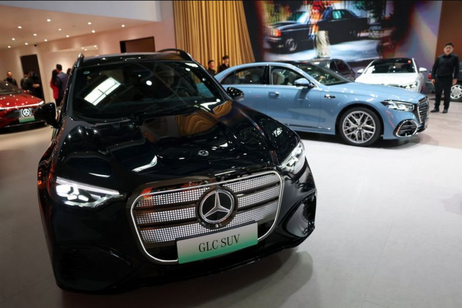 Mercedes Prepares for a 'Roller Coaster' Battle as It Recasts Its China Strategy