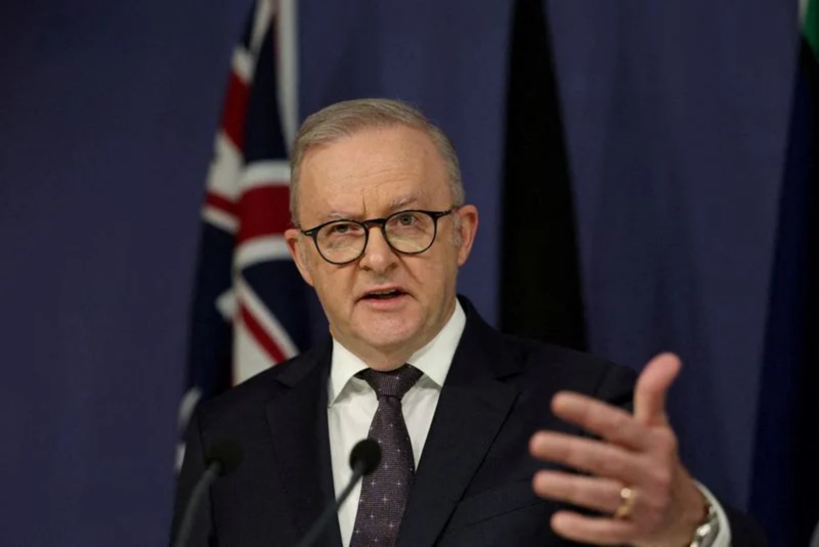 Albanese Issues Apology After Crude Comment About Kylie Minogue on Comedy Podcast