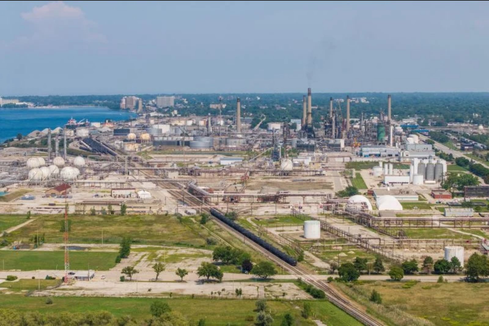 Oil Pares Gains as U.S.-Iran Military Exchanges Add Supply Uncertainty
