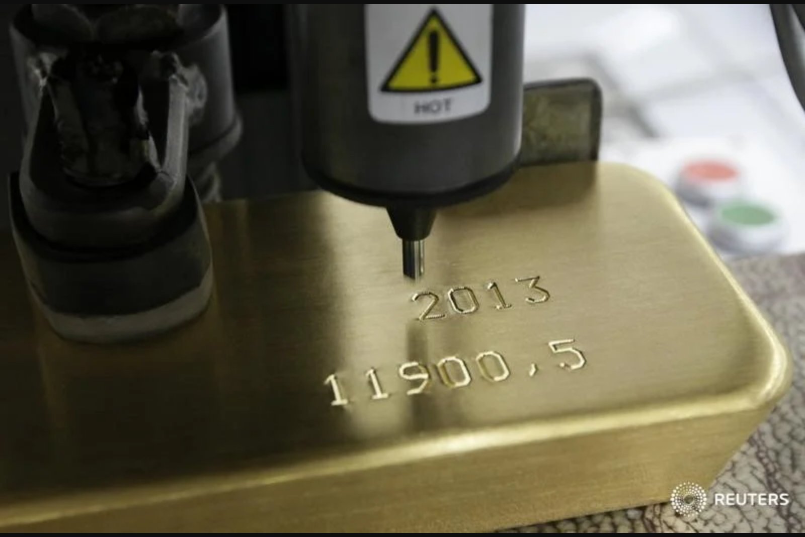 Gold Pauses as Middle East Tensions and Rate Expectations Weigh on Safe-Haven Demand
