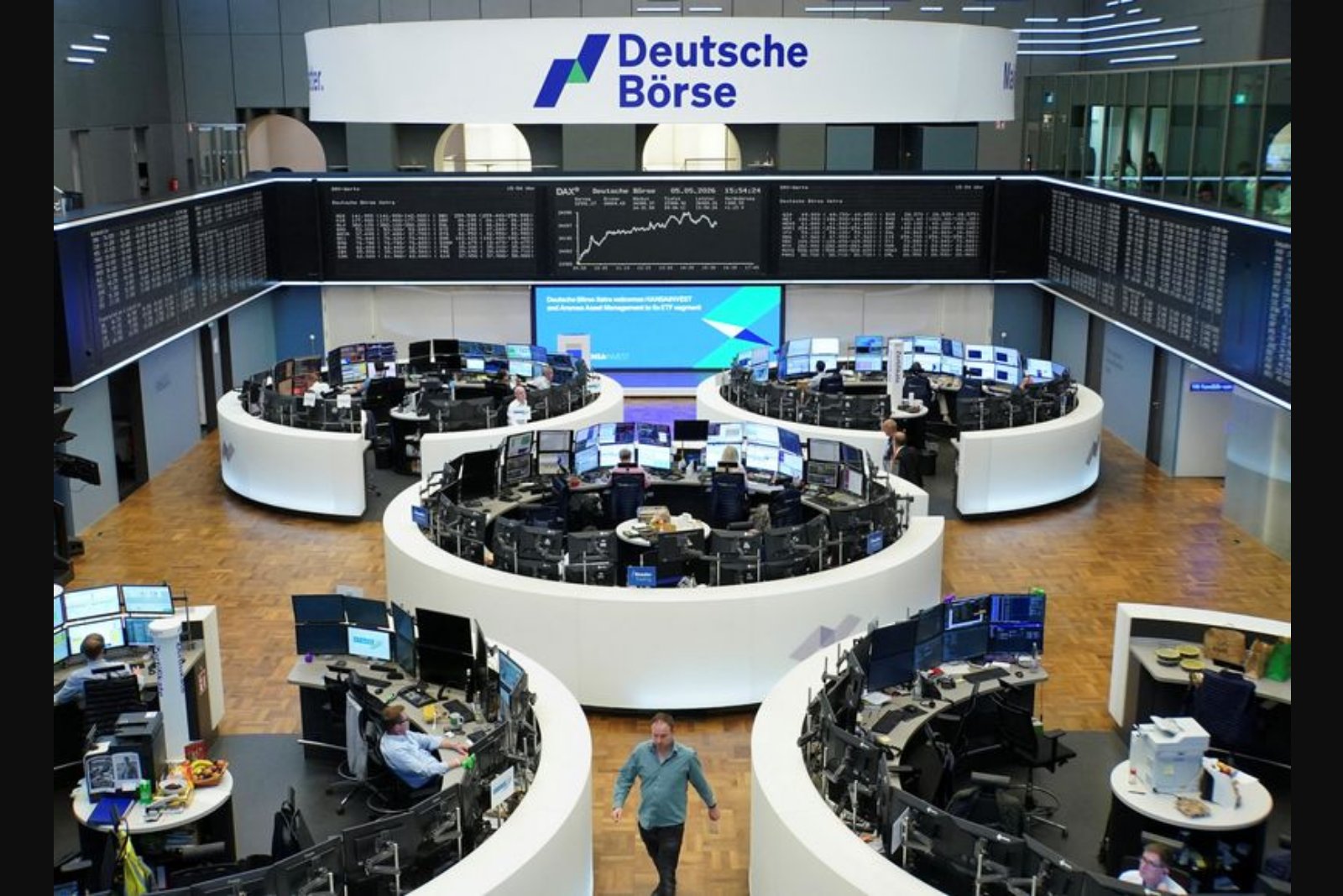 European Equities Pause as Peace Talks and Corporate Earnings Take Center Stage