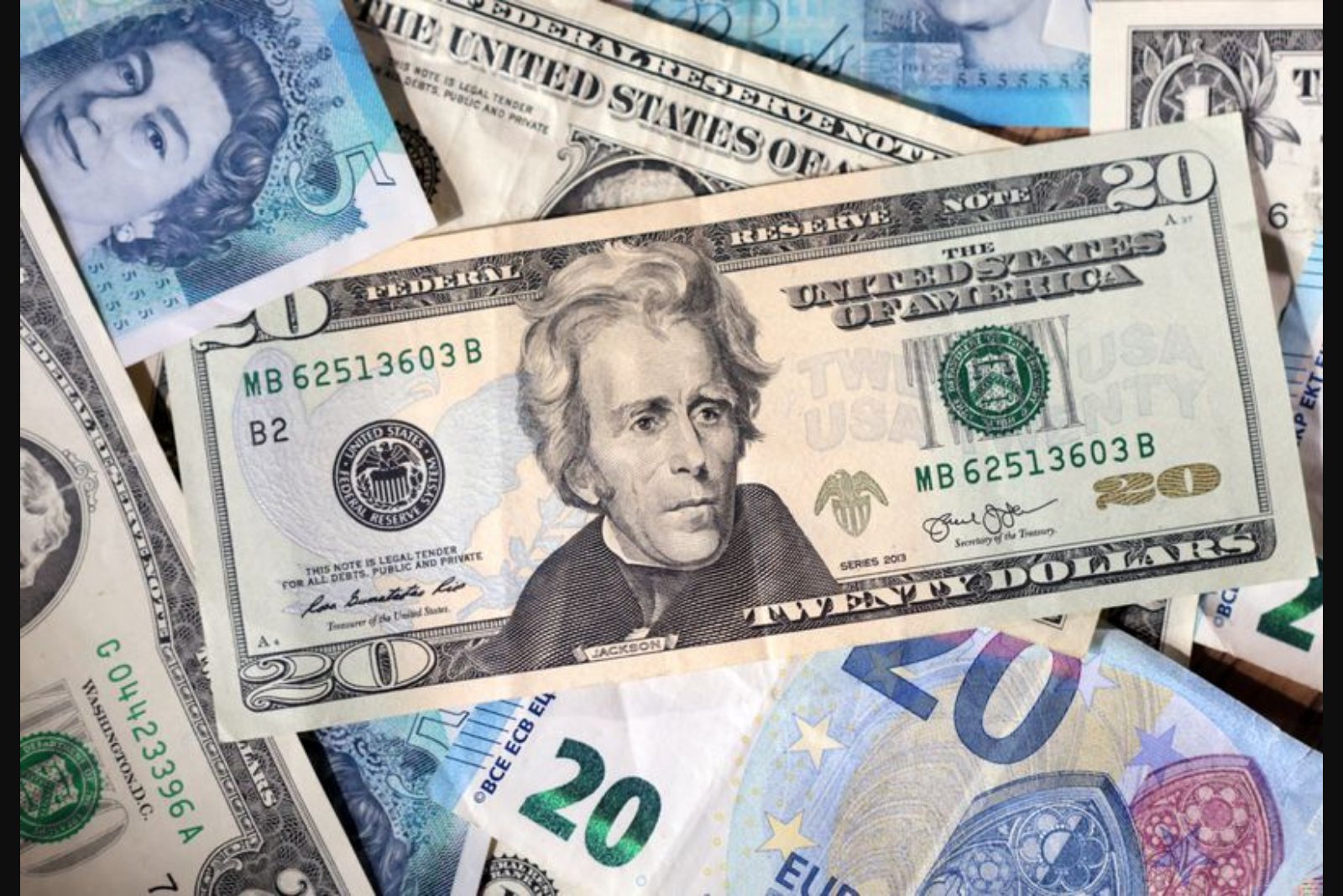 Dollar Weakens After High Court Rejects Broad U.S. Tariffs