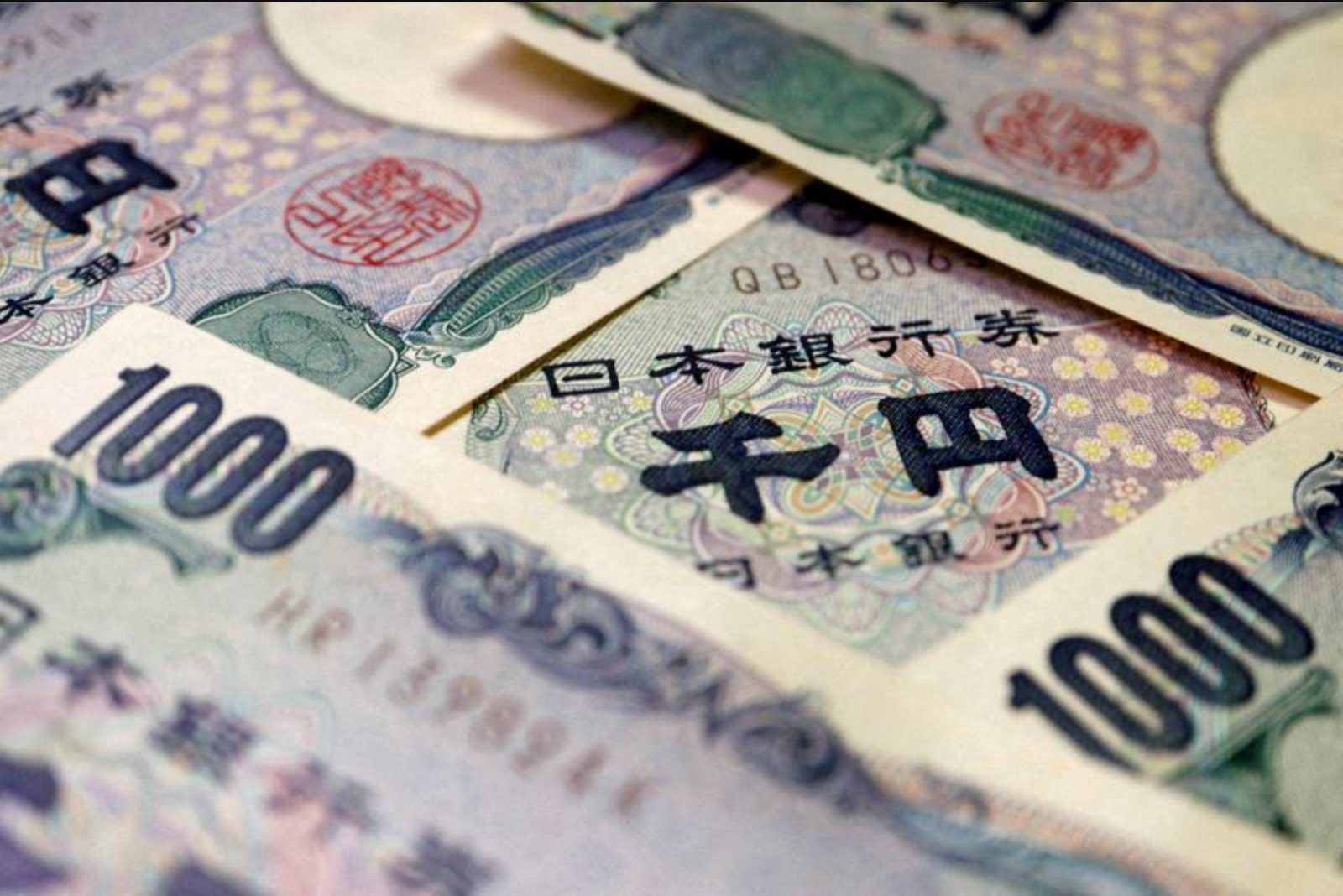 Japan’s Room to Curb Yen Weakness Narrows as Oil-Driven Dollar Demand Rises