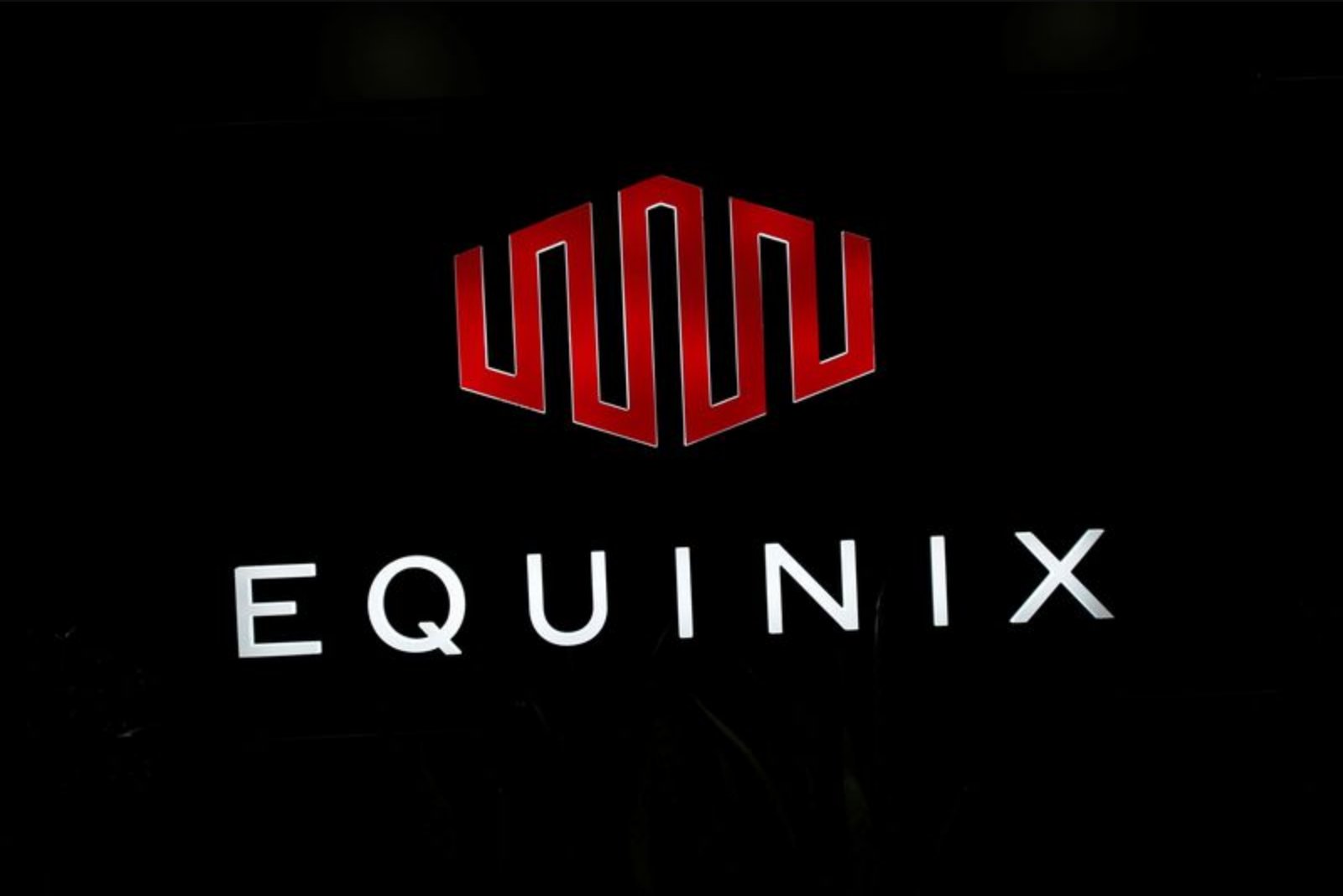 Equinix Lifts Full-Year Revenue Outlook, Citing AI-Driven Demand for Specialized Data Centers