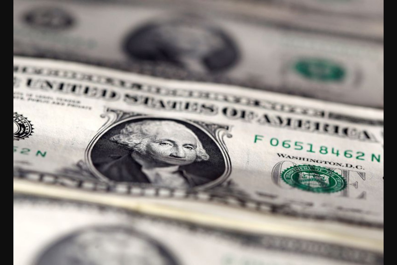 Dollar Weakens as Markets Eye Possible U.S.-Japan Intervention and Fed Decision