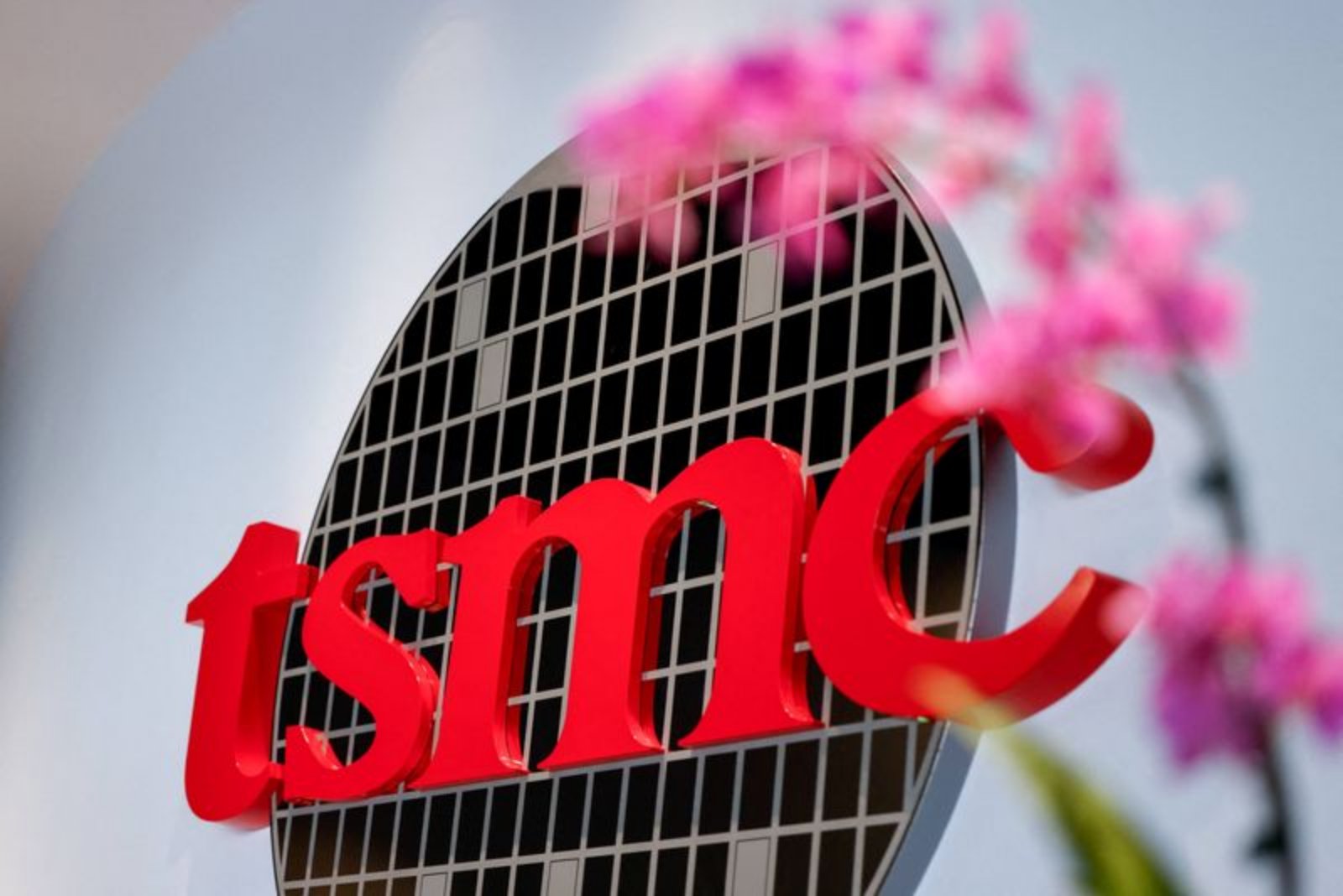 TSMC to Push Smaller, Faster Chips Using Existing EUV Machines, Avoiding Costly High-NA Shift