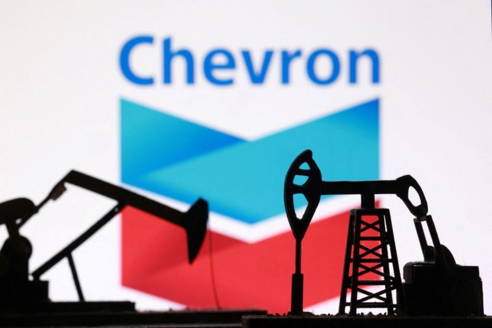 Chevron and Shell Poised to Re-enter Major Venezuelan Production Areas under New Oil Regime