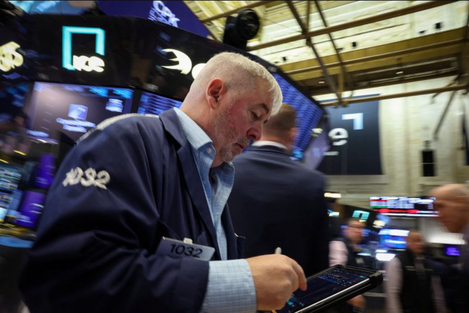 Markets Rise on Peace Hopes and AI Demand; Chips Power Gains as Oil Slips
