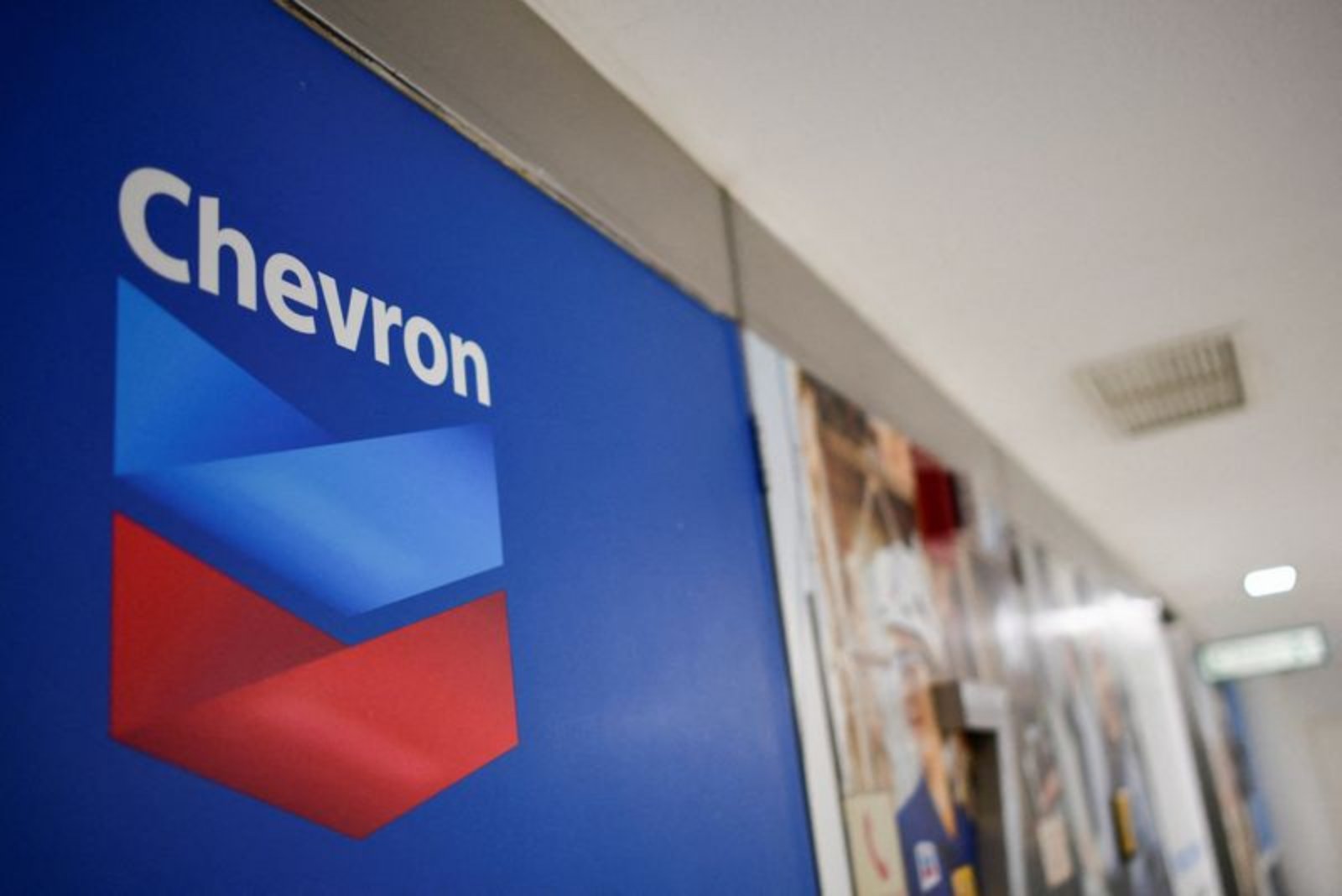 Chevron posts Q4 results above estimates, eyes expanded Venezuela work amid geopolitical focus