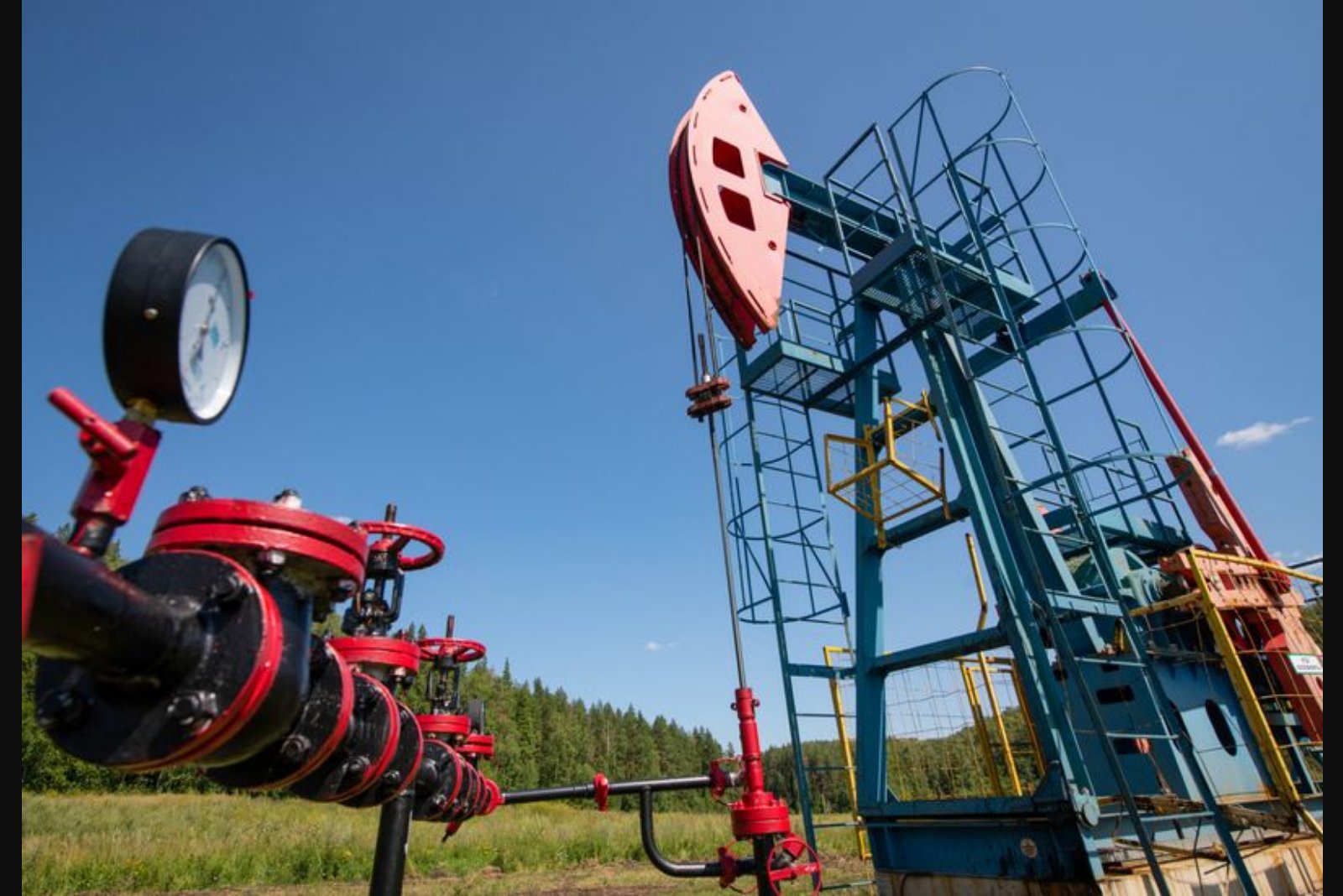 Oil edges up as US downs Iranian drone and armed boats shadow tanker near Strait of Hormuz