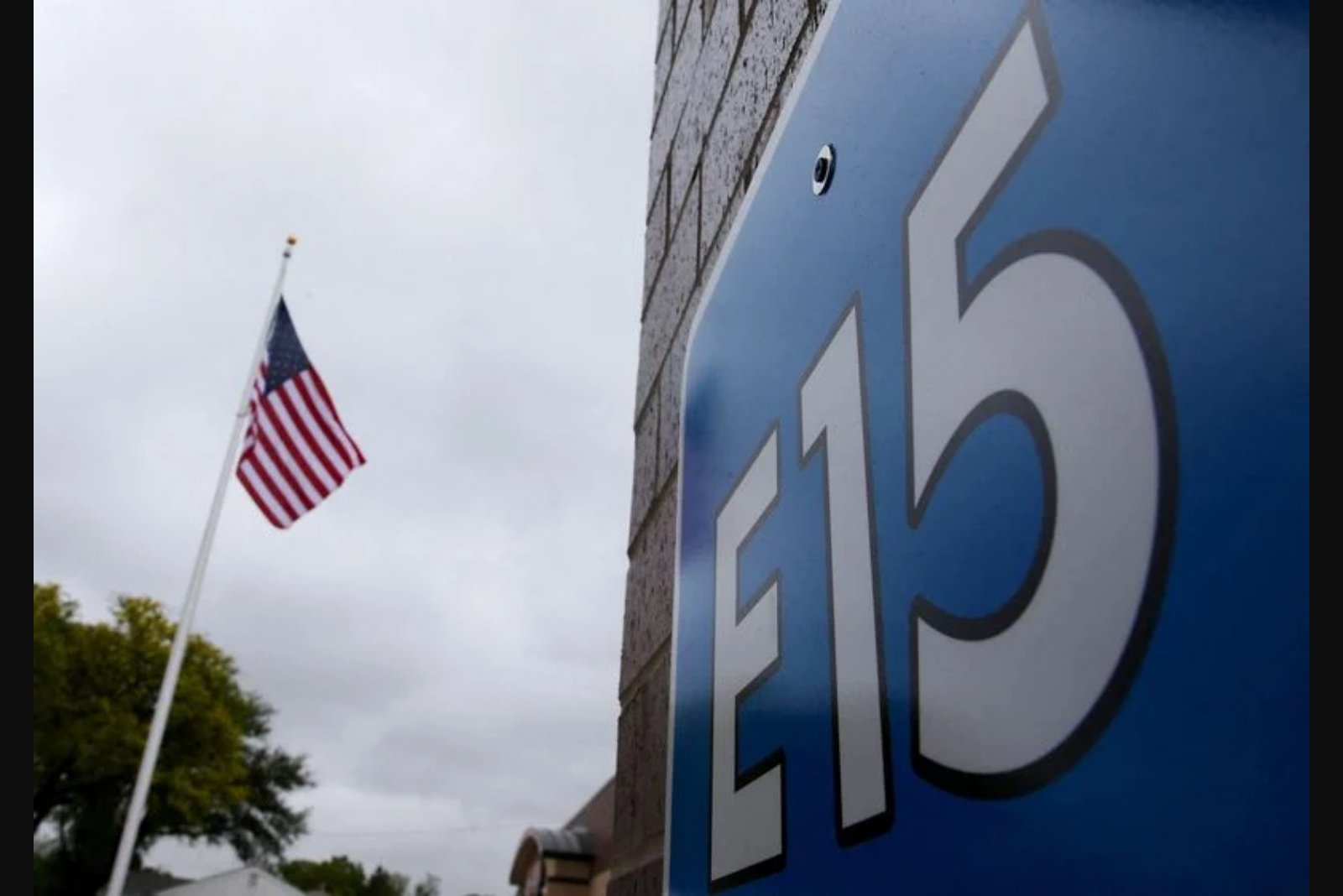 White House to Push Year-Round E15 Sales in Supplemental Funding Bill, Official Says