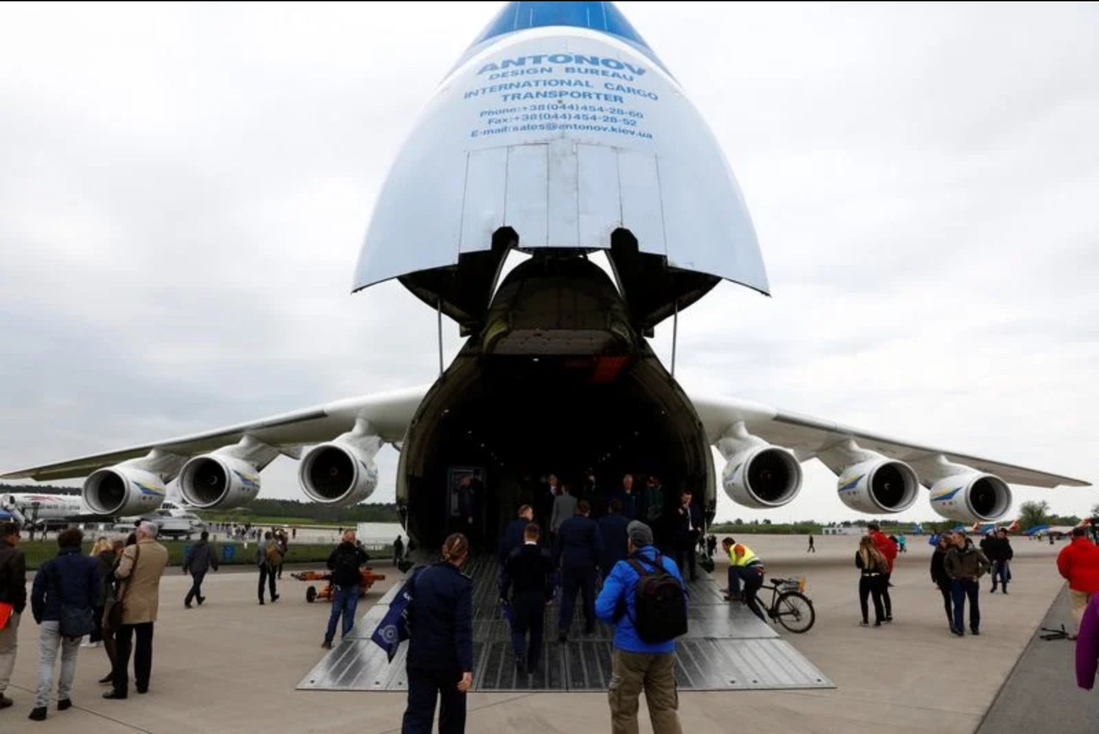 Airbus and Boeing Turn to Giant Antonov Freighter to Move Large Airframe Sections