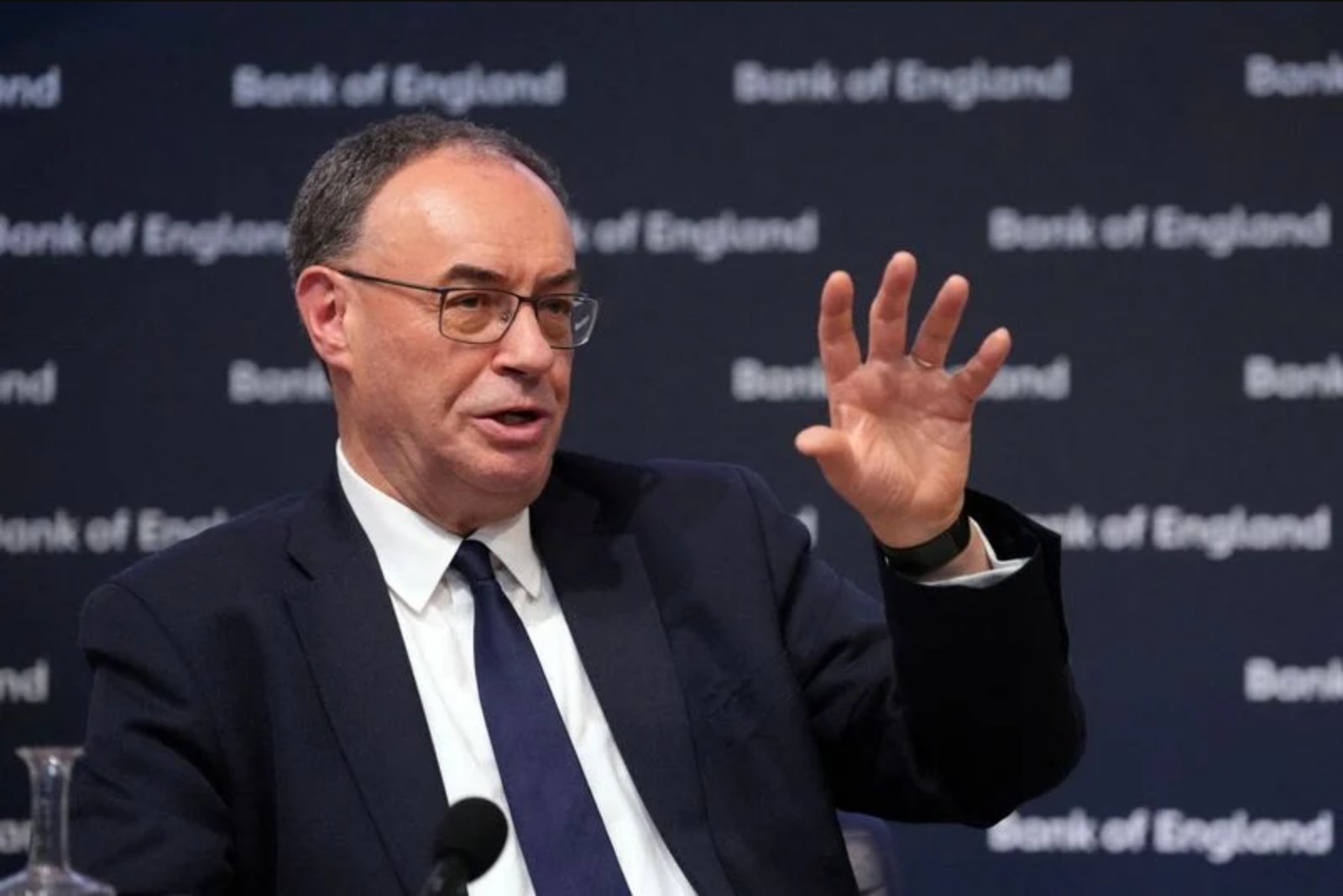 BoE governor says rate cuts remain off the table as oil retreats