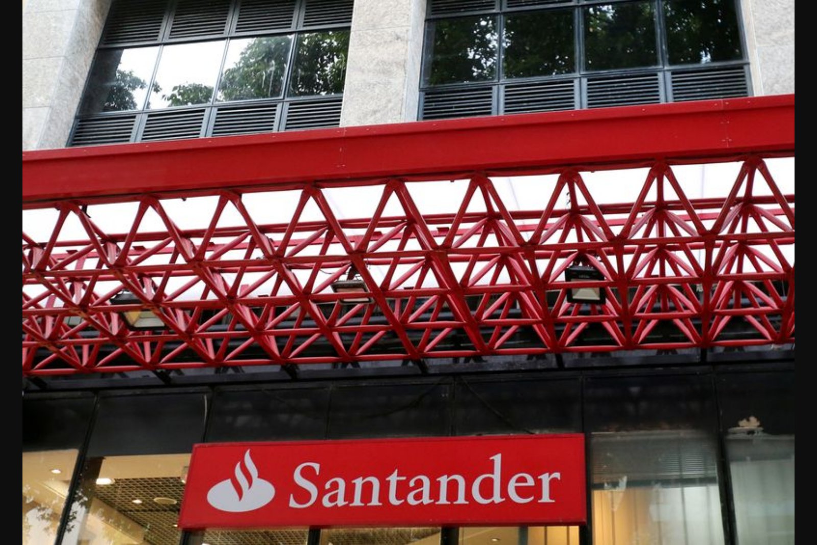 Santander Sets Sights on More Than €20 Billion Profit by 2028, Citing U.S. and U.K. Deals