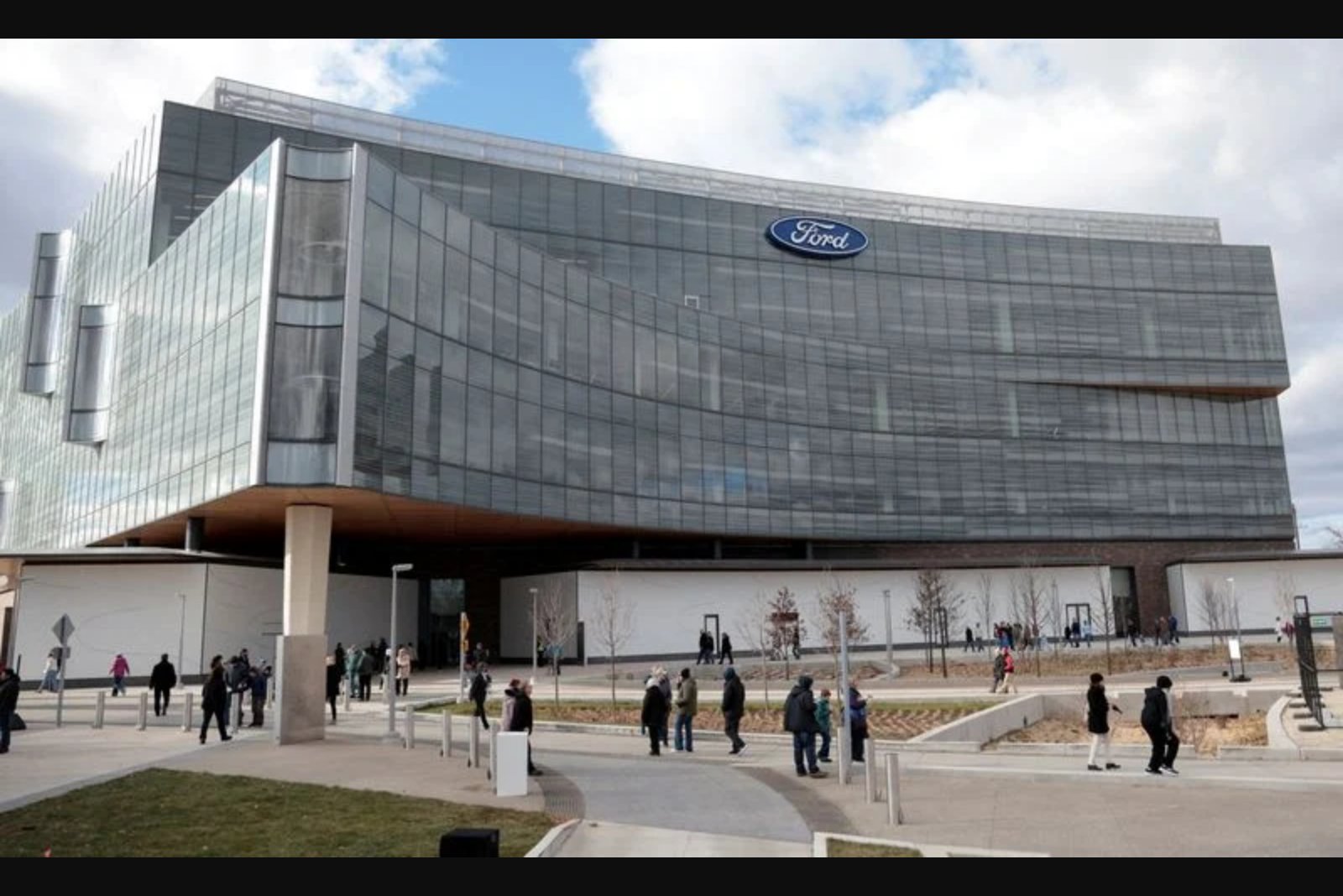 Ford Recalls 548,463 U.S. Expeditions Over Peeling Chrome in Center Console