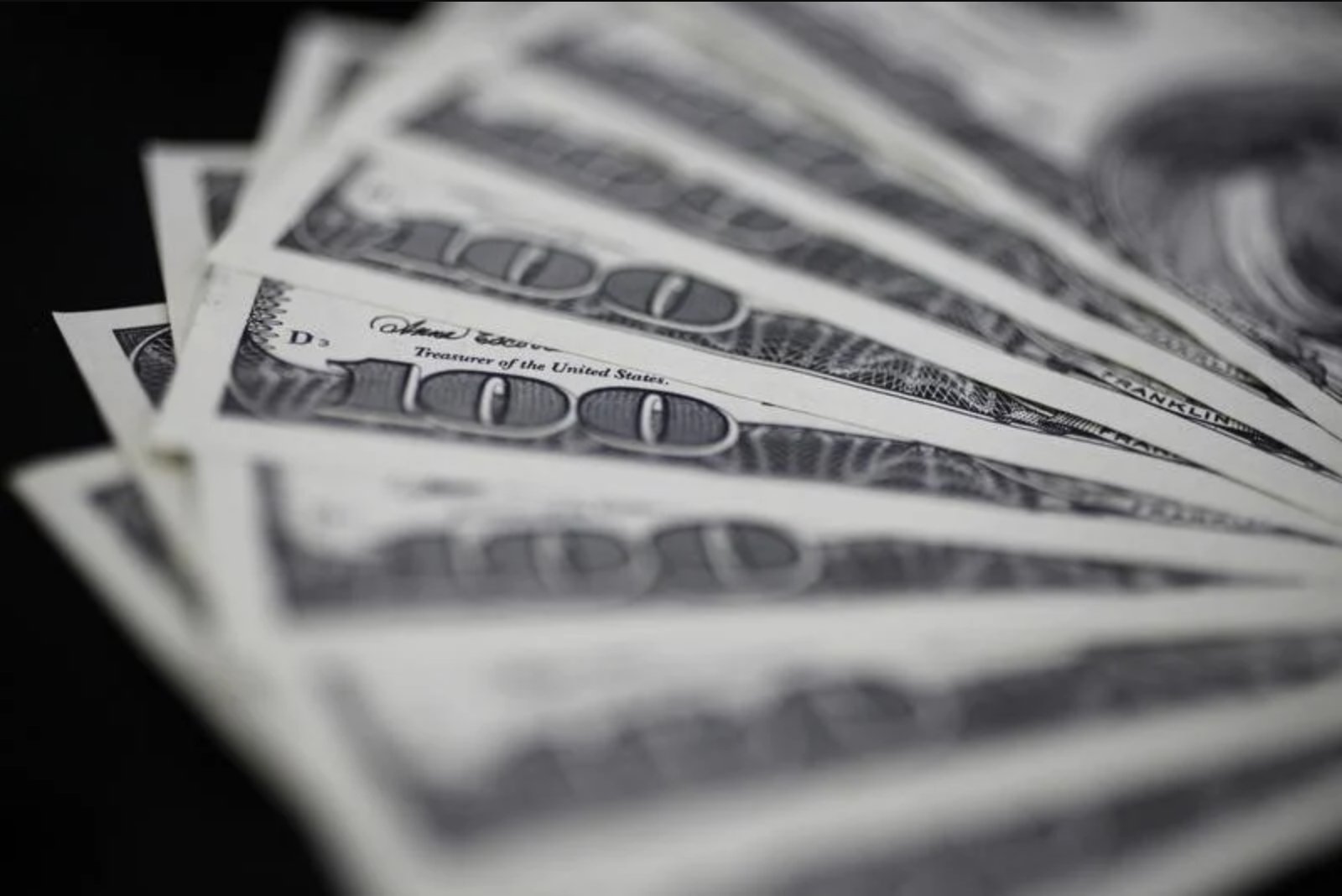 Barclays Sees Ruble Losing Ground as Dollar Strength, Lower Oil and Fiscal Rule Weigh