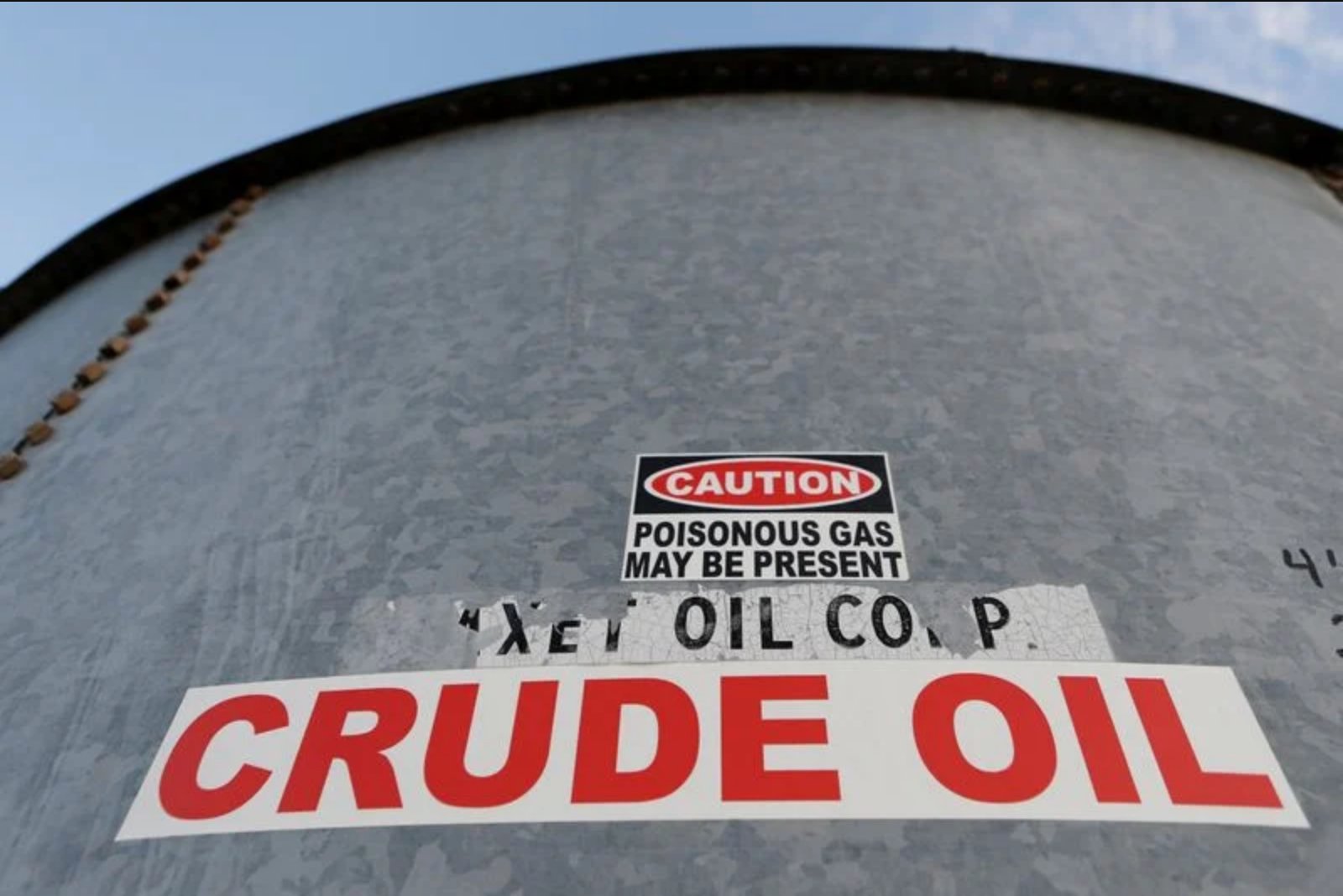 Oil Retreats as WTI Nears Pre-Conflict Levels