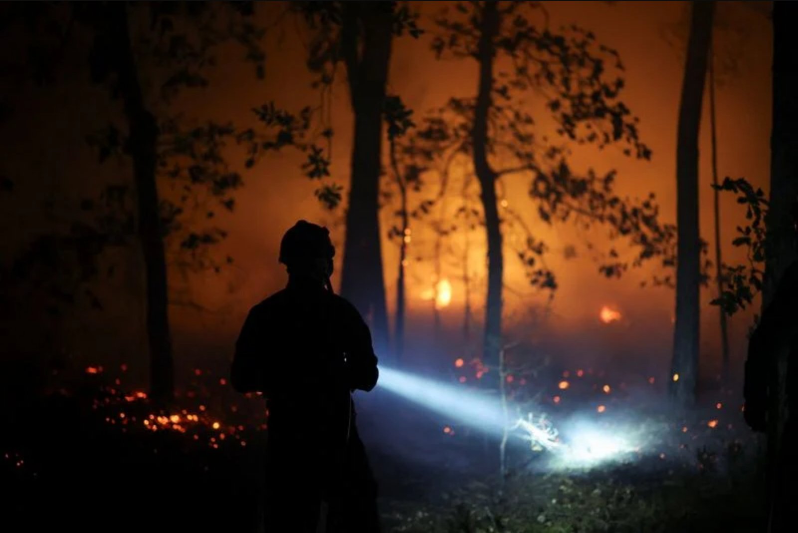Firefighters Continue Combat of Large Fontainebleau Blaze Near Palace as Two Held