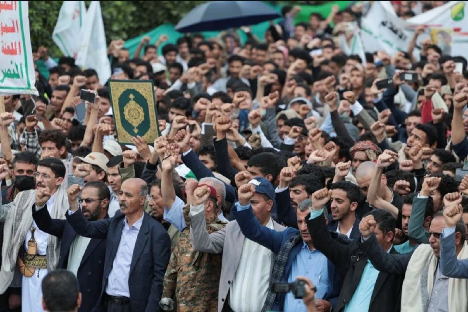 Houthi Missile Strikes on Saudi Arabia End Truce, Reviving Fears Over Red Sea Shipping