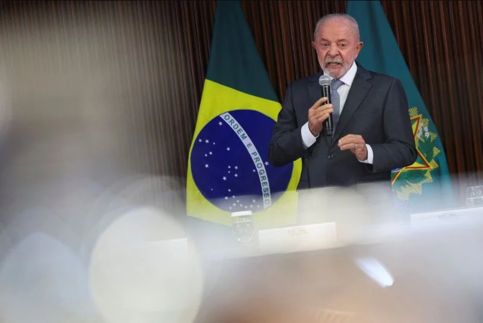 Brazil's Fiscal Outlook Worsens as Mandatory Spending Eclipses Revenue Gains