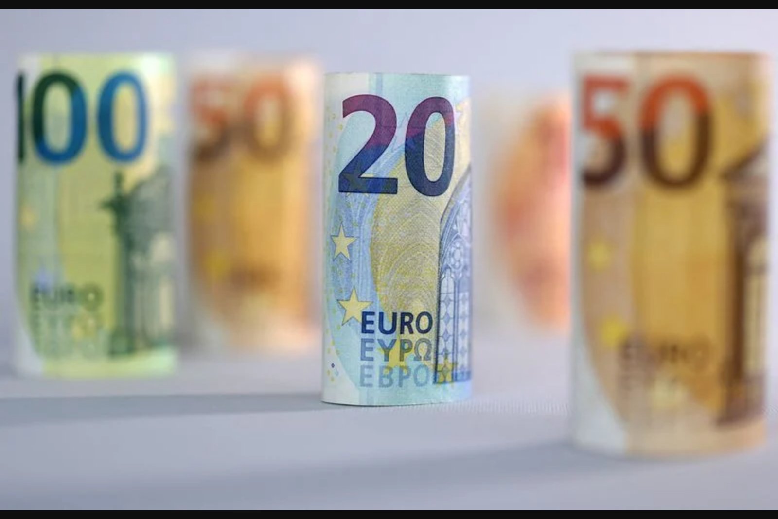Euro’s global footprint stalled as investors favor gold and smaller currencies, ECB report finds