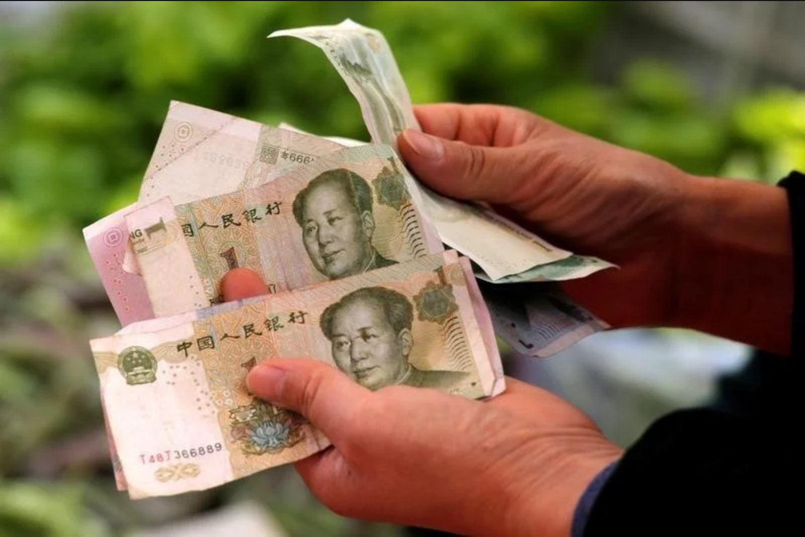 Angola Allows Yuan for Bank Reserve Requirements