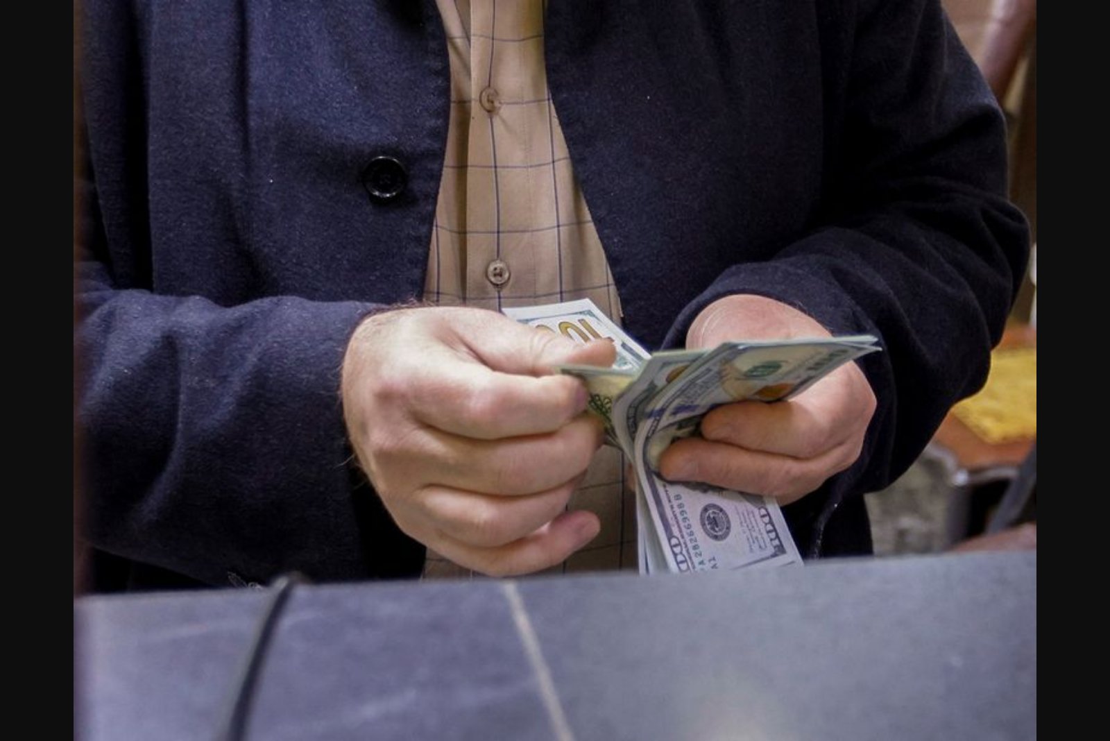 U.S. Halts Dollar Shipments to Iraq and Pauses Security Aid Amid Pressure over Iran‑Aligned Militias