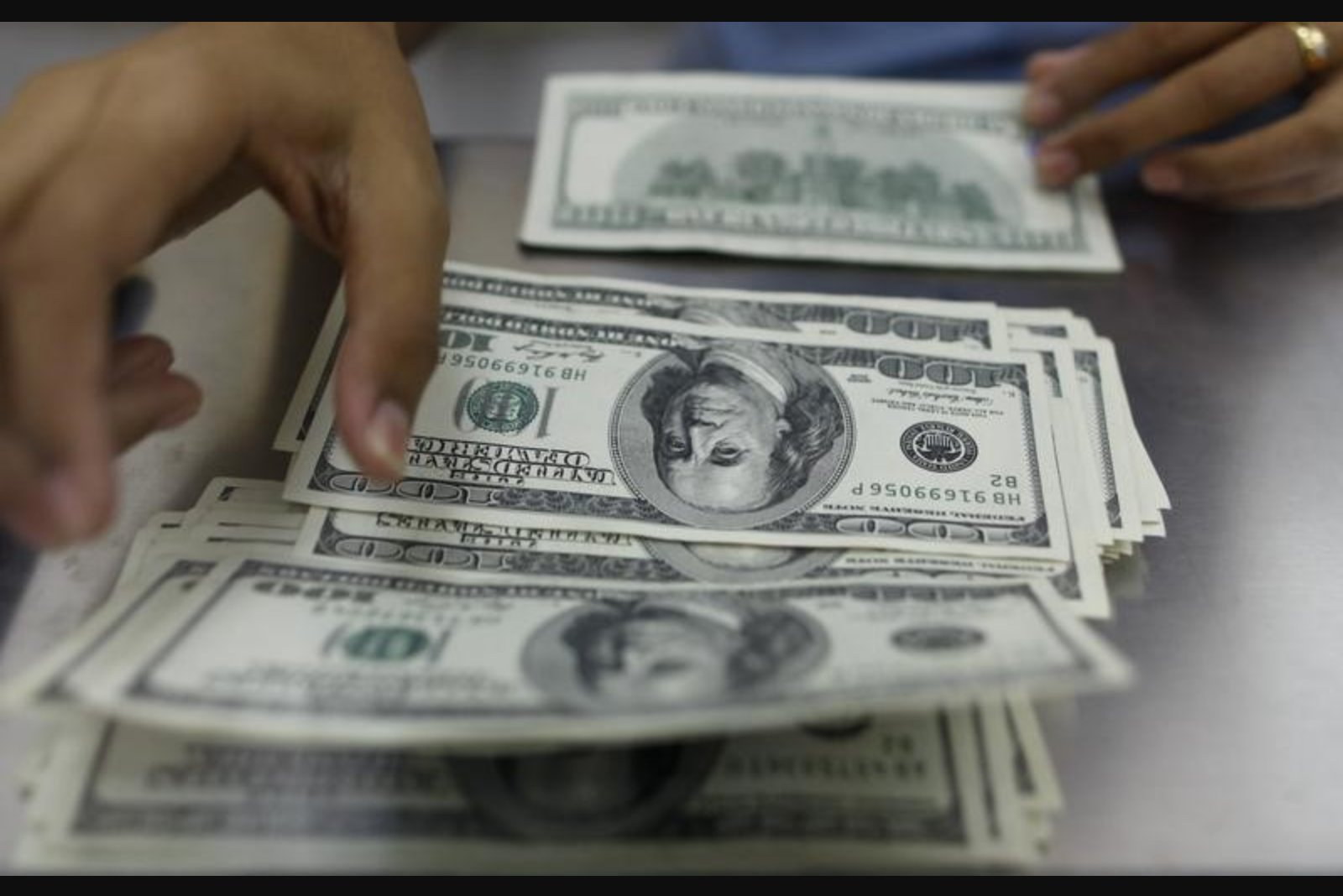 Goldman Sachs: Energy Shock Keeps Canadian Dollar Firm Despite Soft Domestic Data