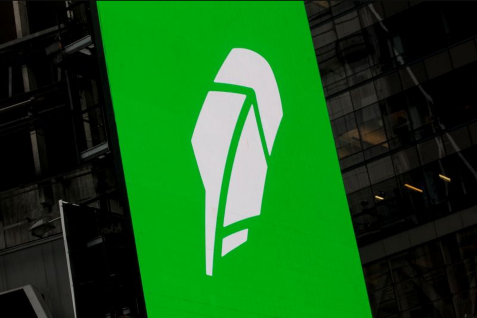 Robinhood Shares Slide as Crypto Weakness Pressures Q1 Trading Revenue