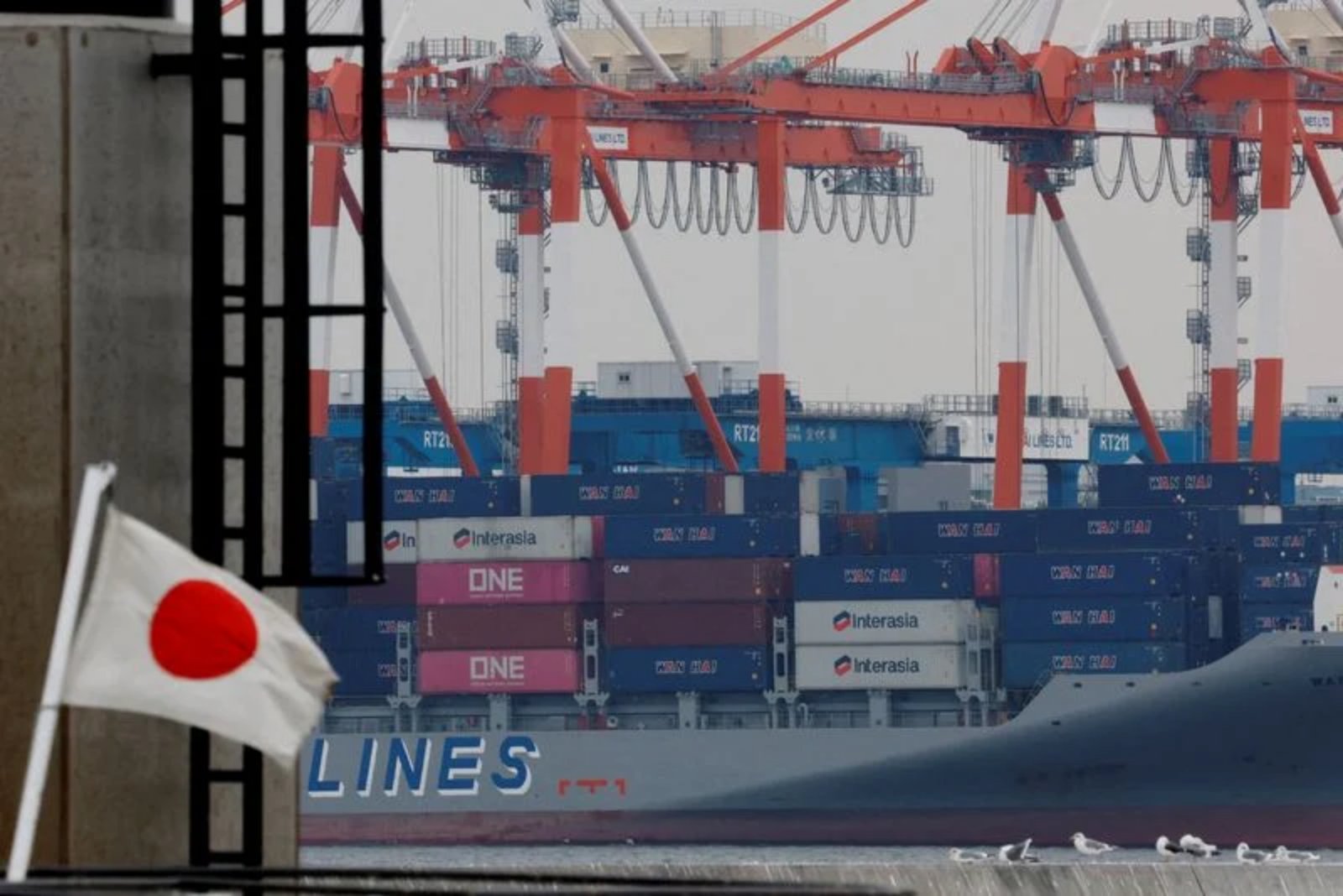 Japan's Export Surge Outpaces Expectations Amid Geopolitical Headwinds