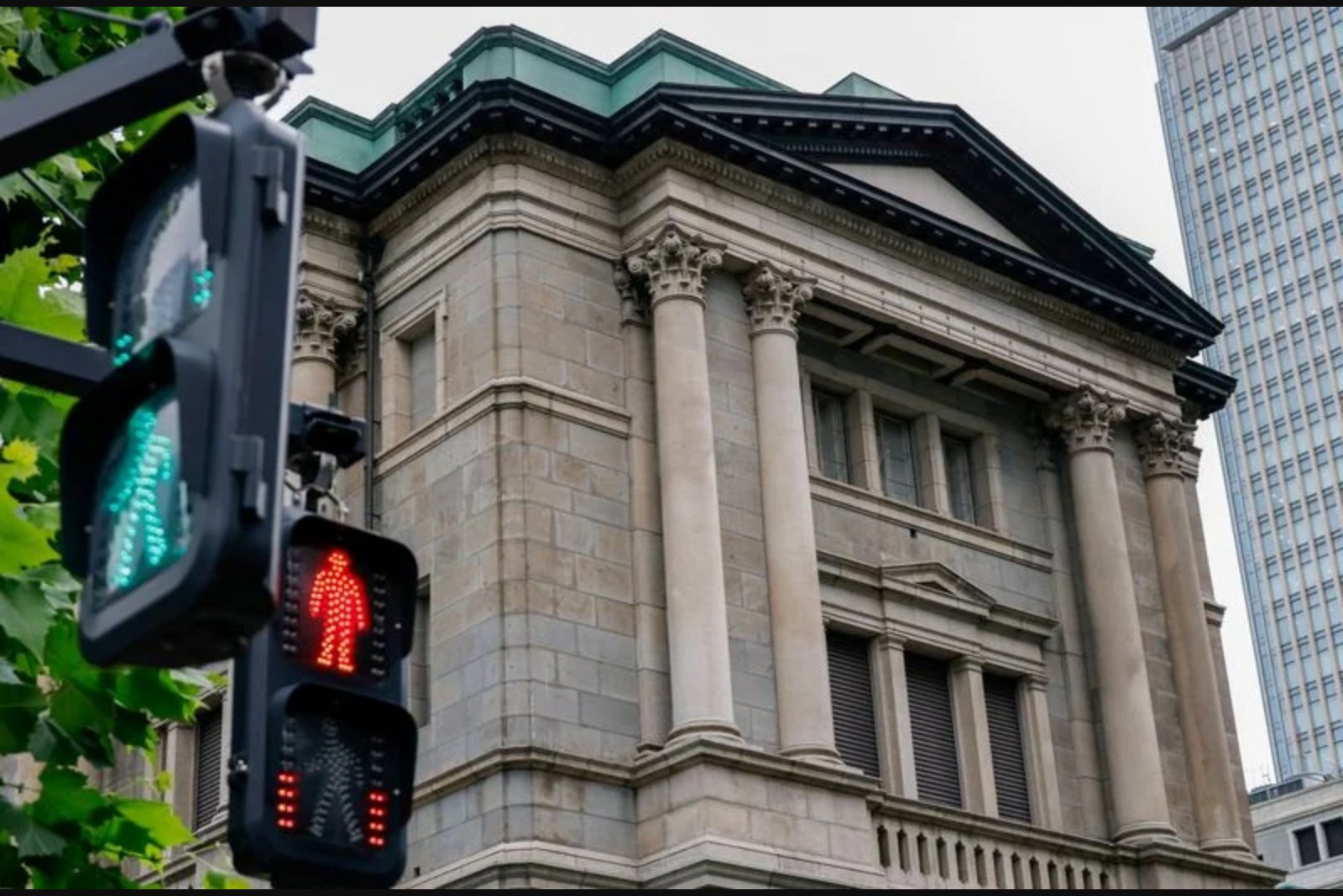 BOJ Minutes Reveal Calls for Accelerated Rate Hikes Amid Geopolitical Concerns
