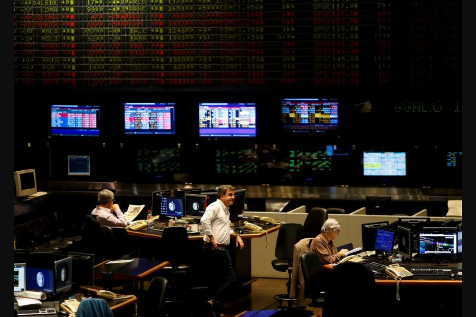 Argentina’s Country Risk Retreats to February Lows, Renewing Debate Over Return to Global Markets