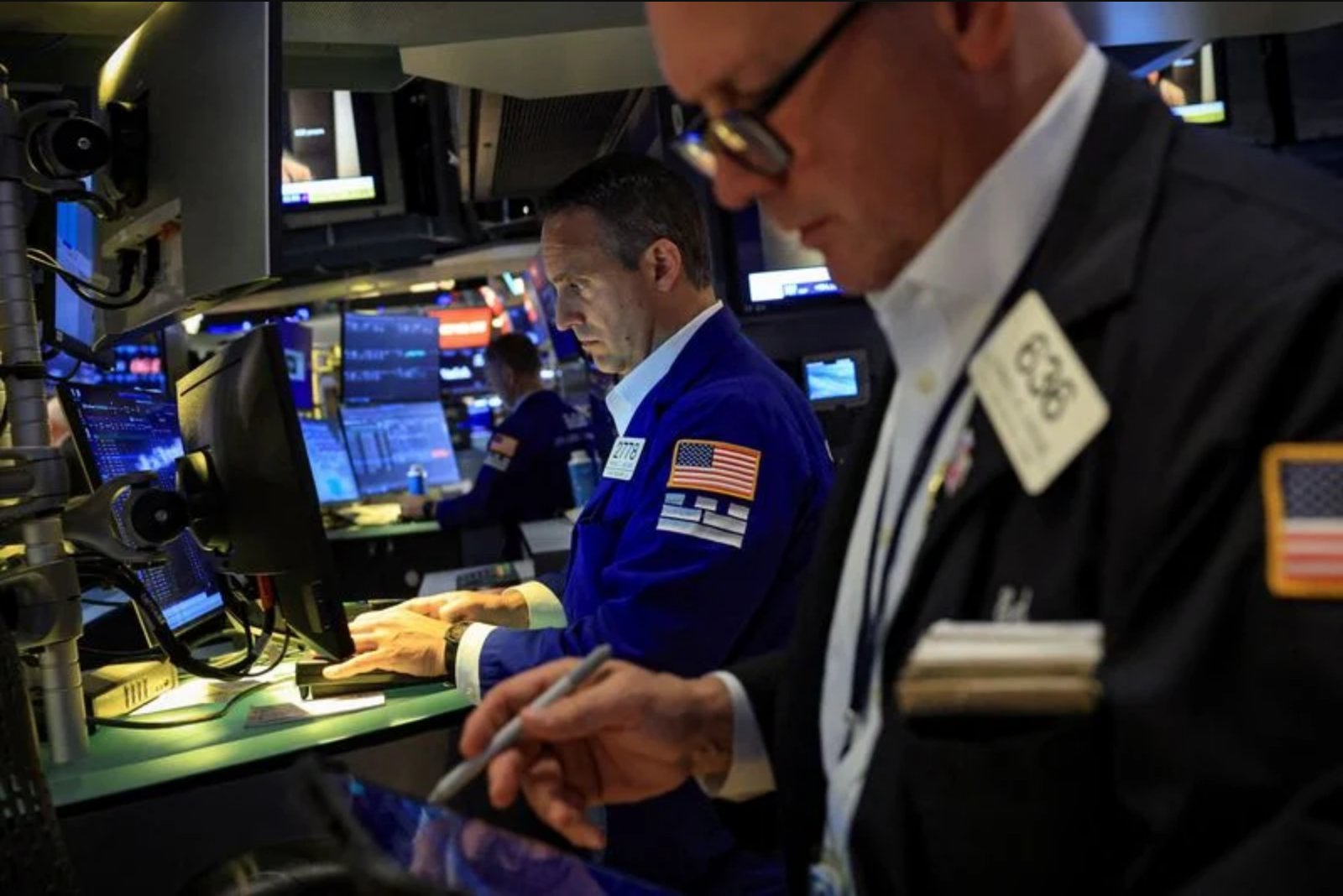 U.S. Equities Retreat as Economic Indicators Flash Mixed Signals Across Sectors
