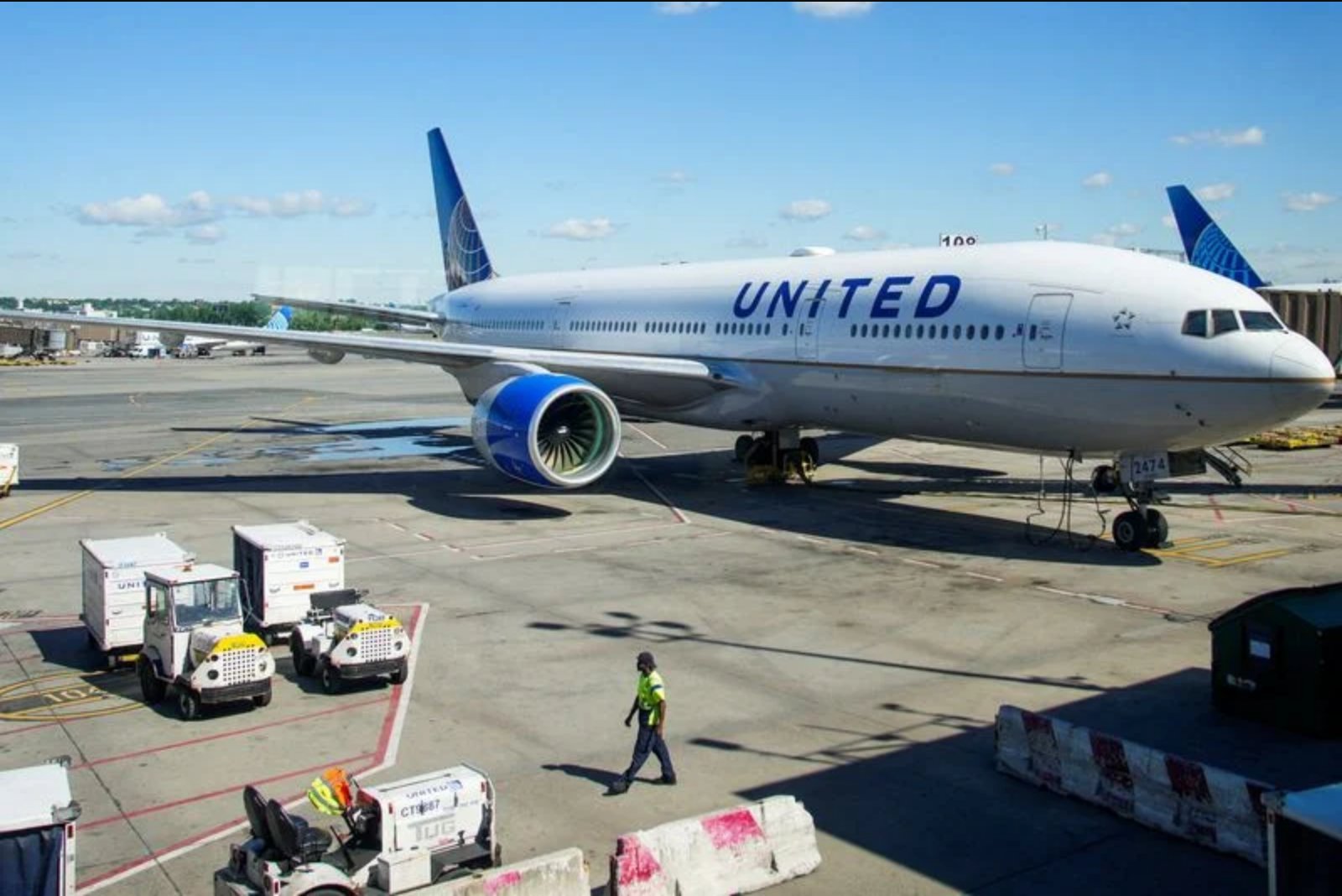 Airlines Rush to Upgrade In-Flight Connectivity as Starlink Pulls Ahead of Amazon Leo