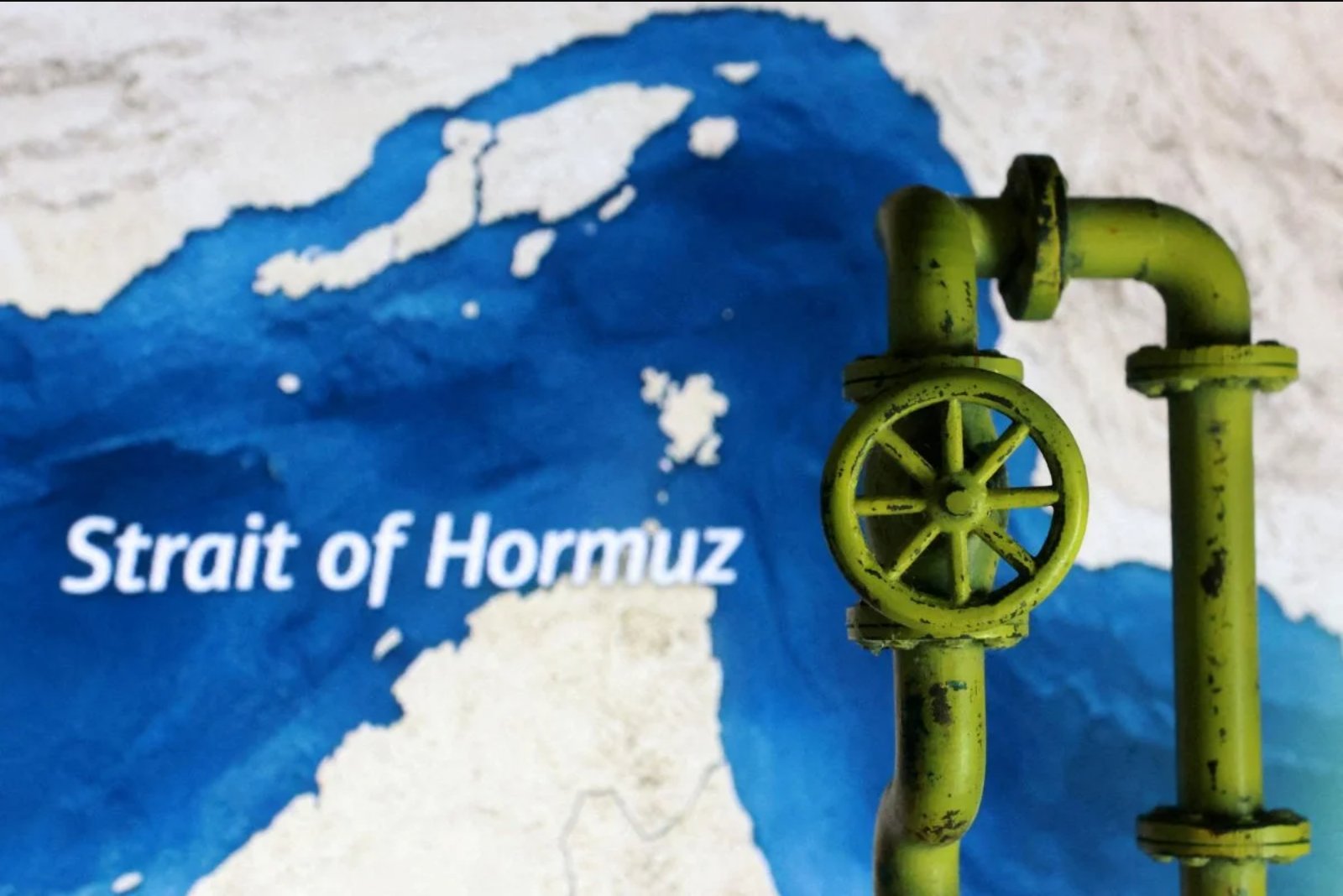 U.S. President Proposes 20% Charge on Strait of Hormuz Cargoes as Ceasefire Collapses